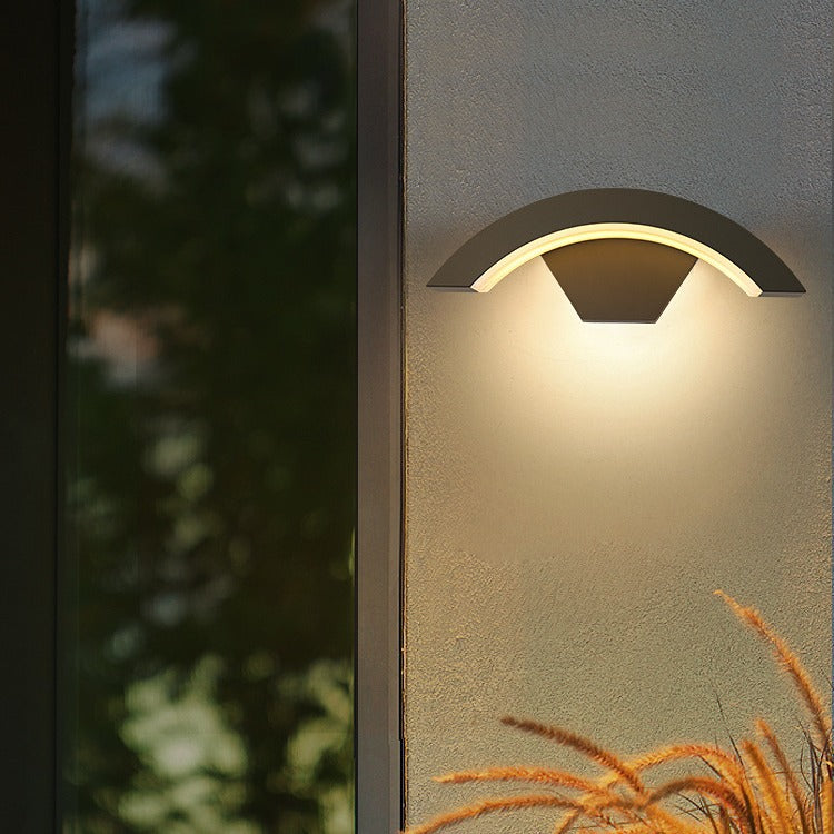 Feloré Outdoor Wall Light