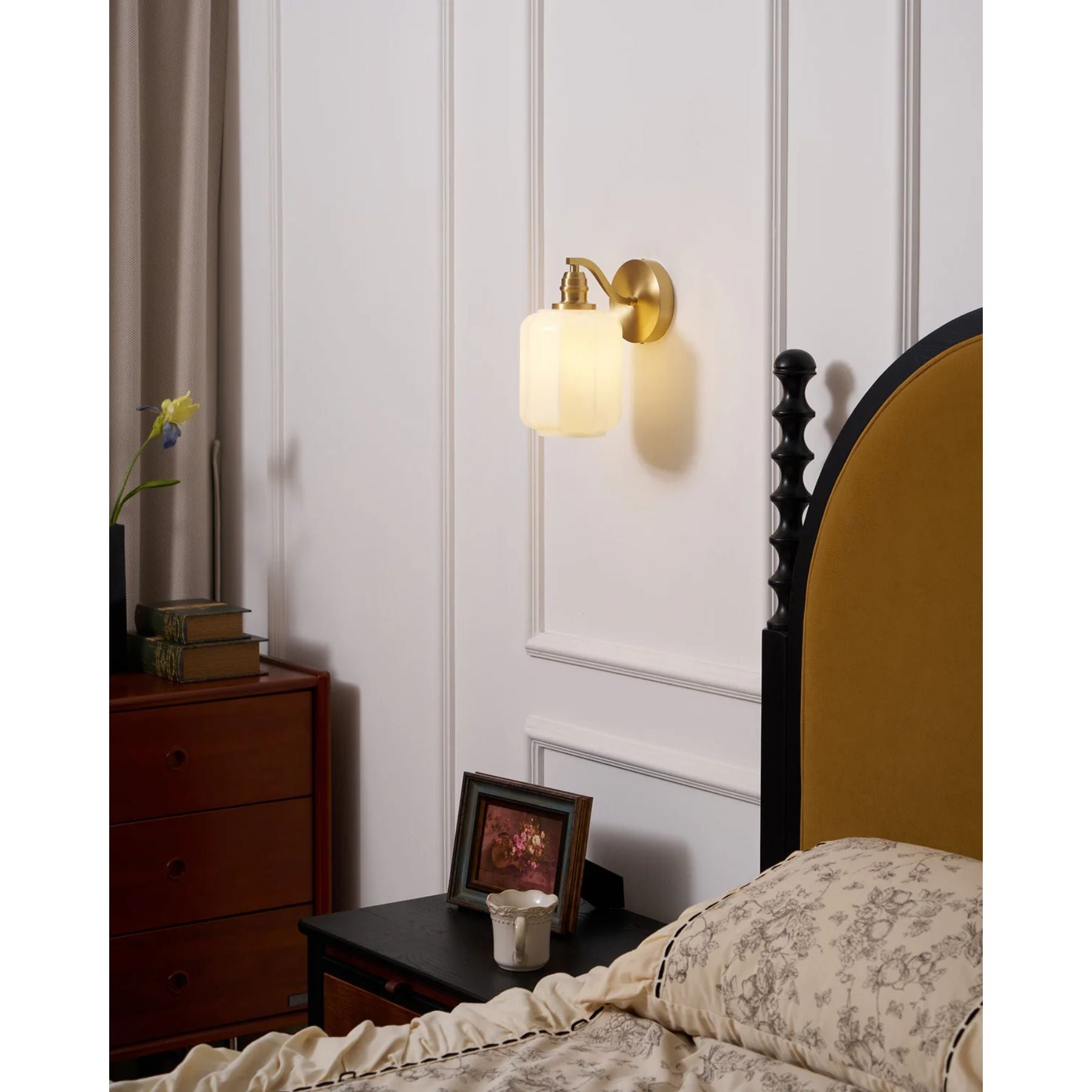 Henrus Wall Light