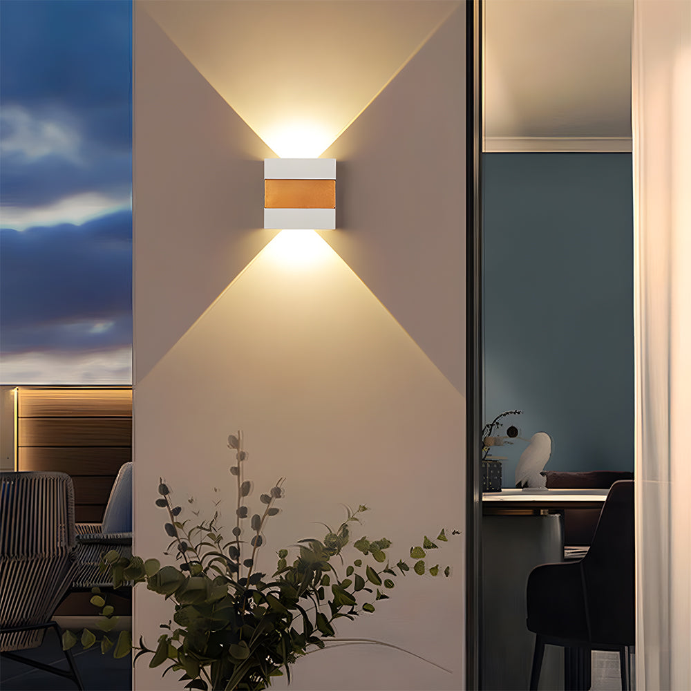 Fenaro Outdoor Wall Light