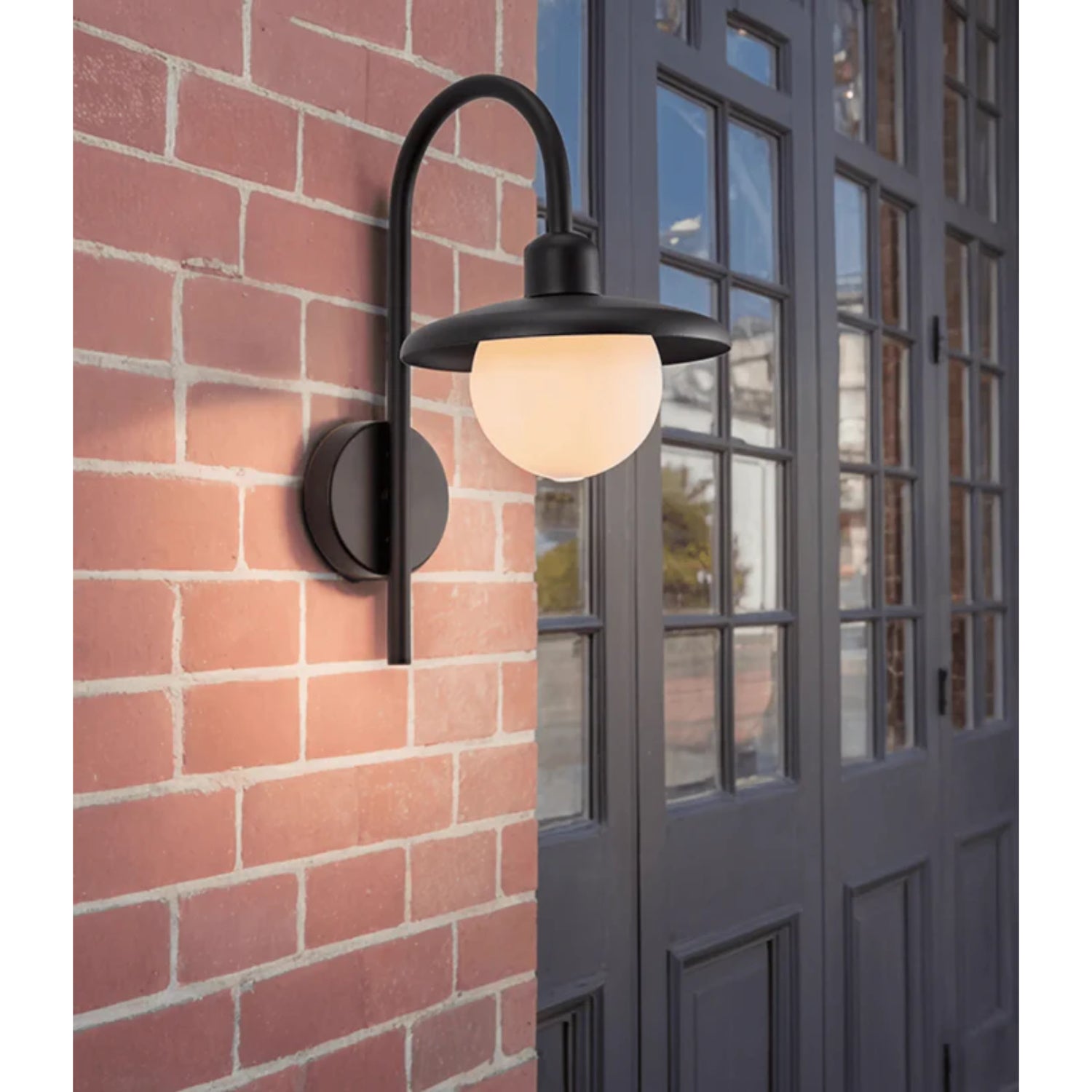 Mocone Outdoor Wall Light