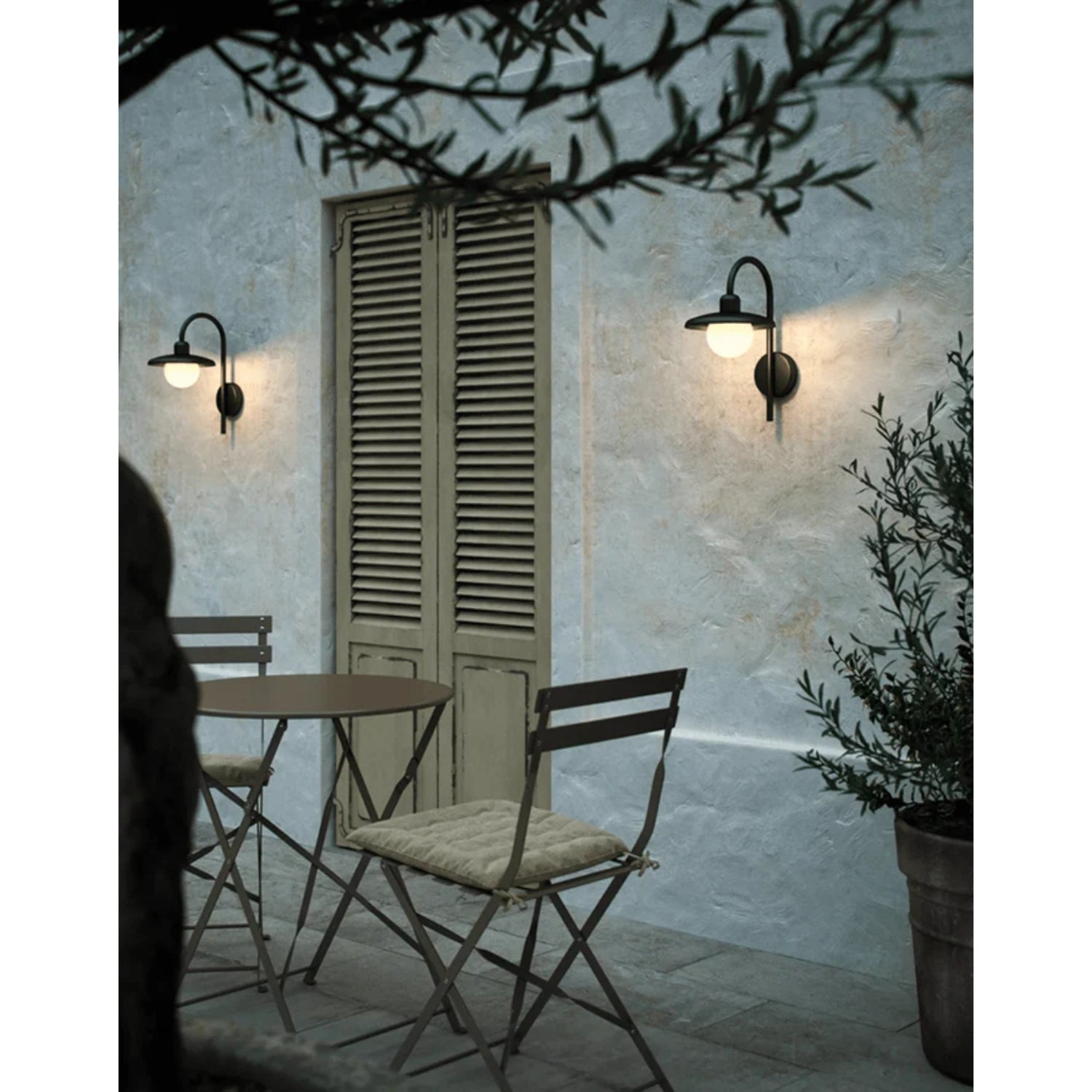 Mocone Outdoor Wall Light