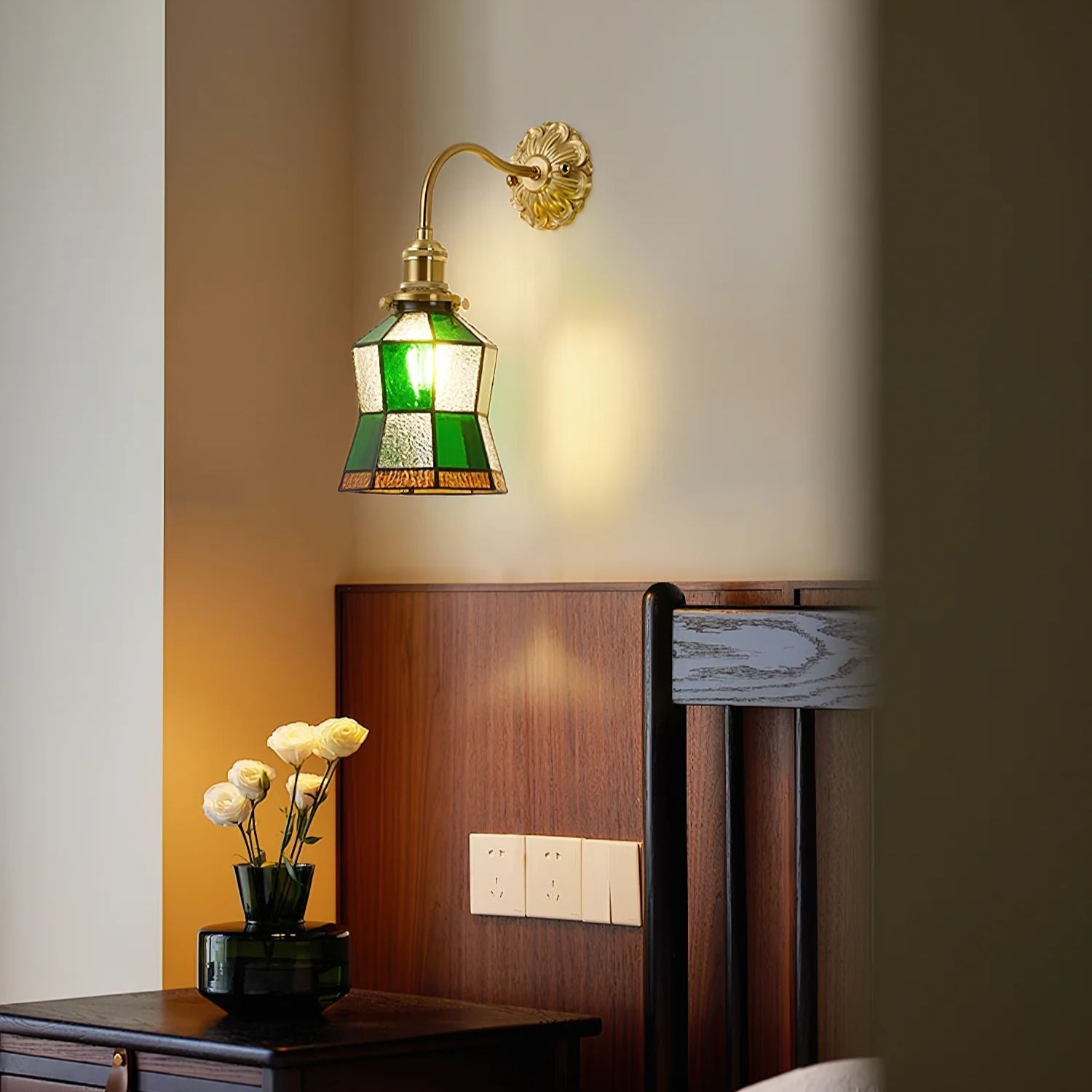 Jovine Tiffany Wall Light