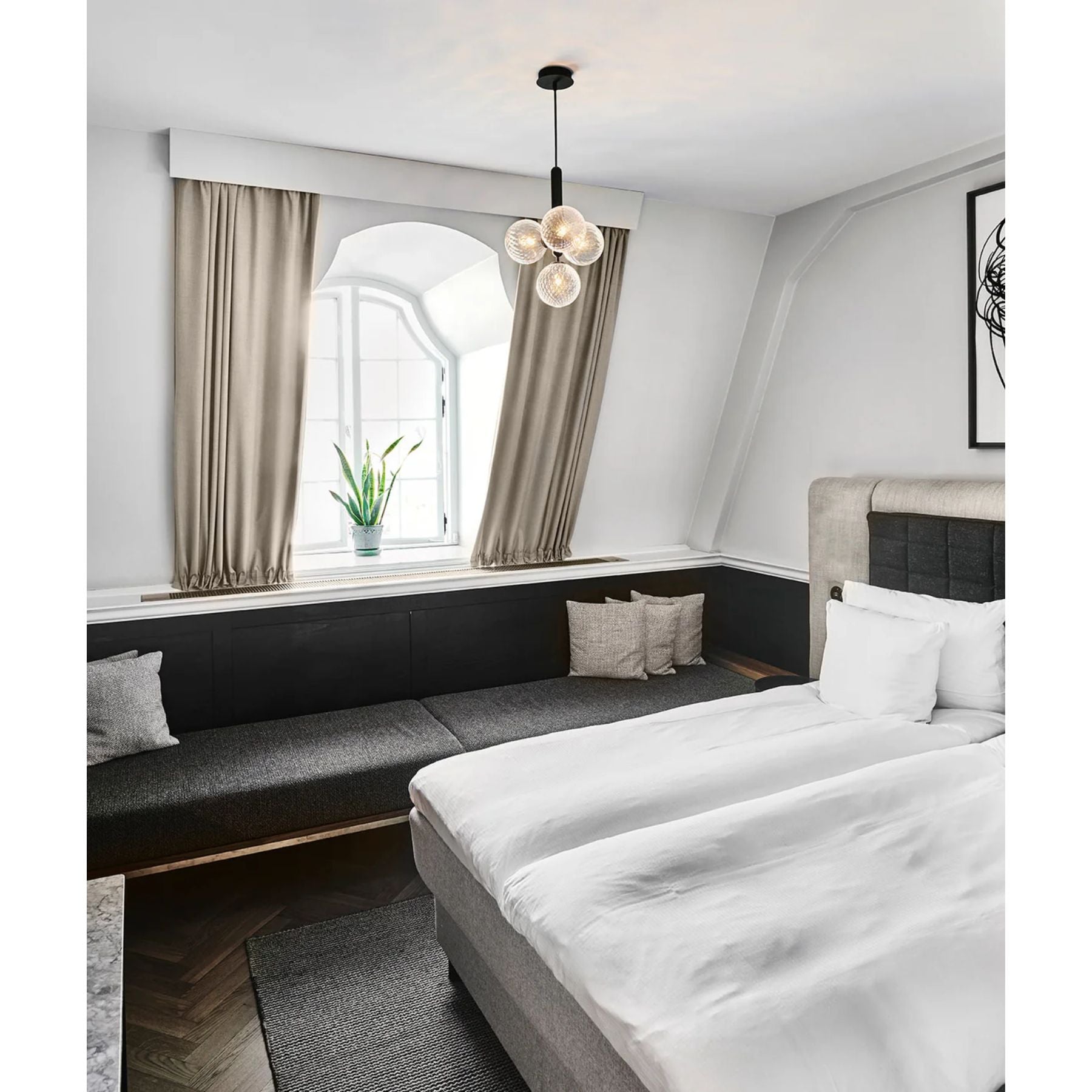 Sircae Orb Pendant Light