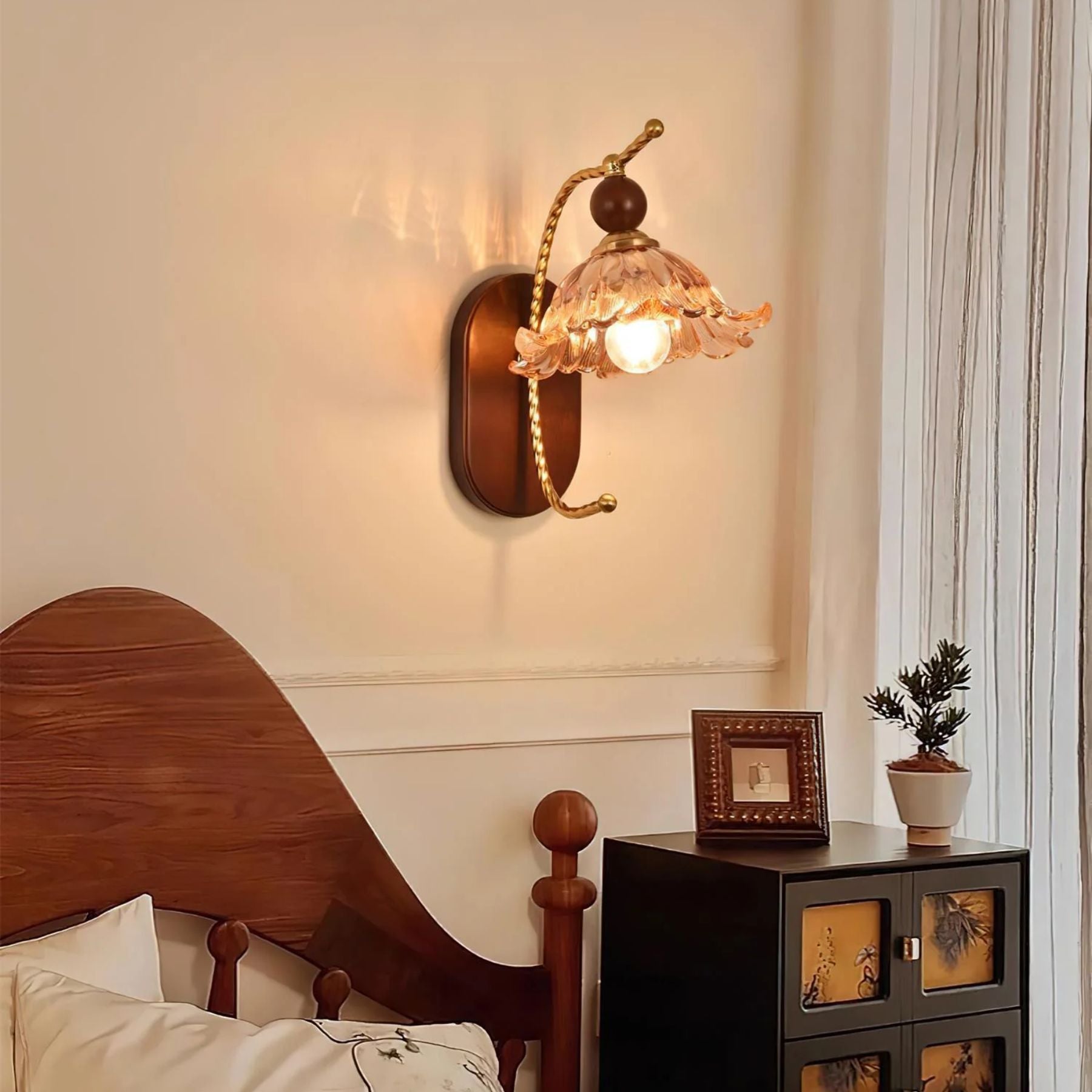 Vluro Arc Wall Light