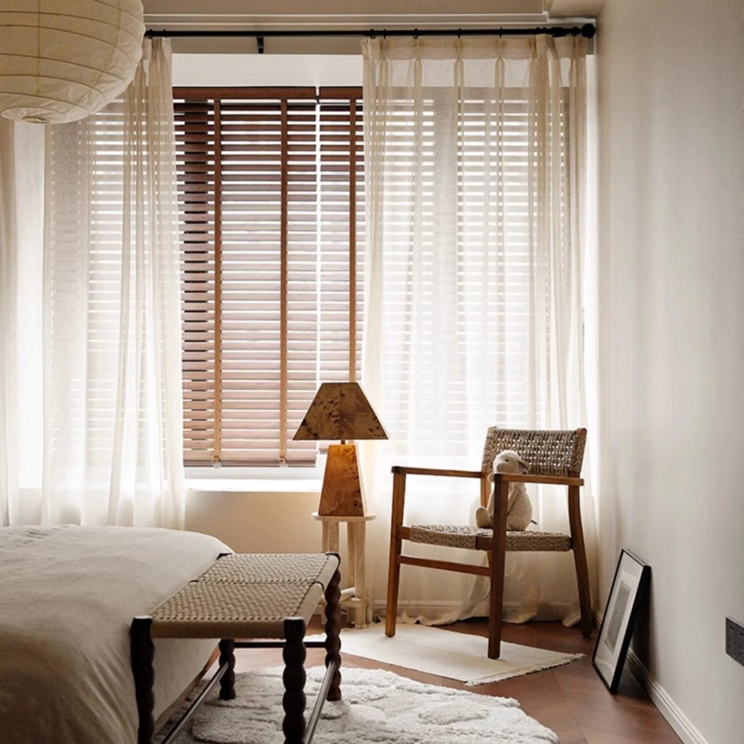 Amesis Table Lamp