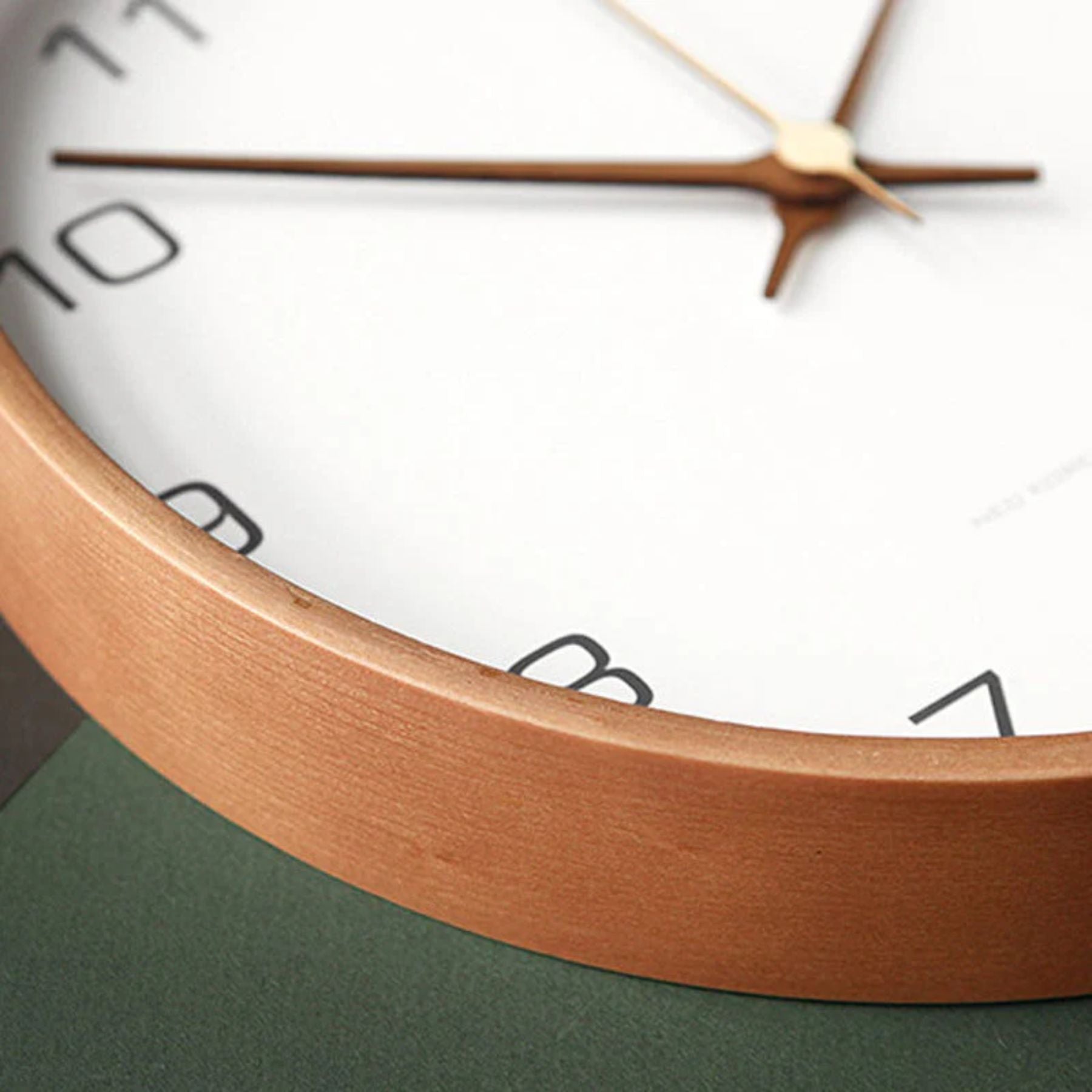 Zyno Analogue Wall Clock