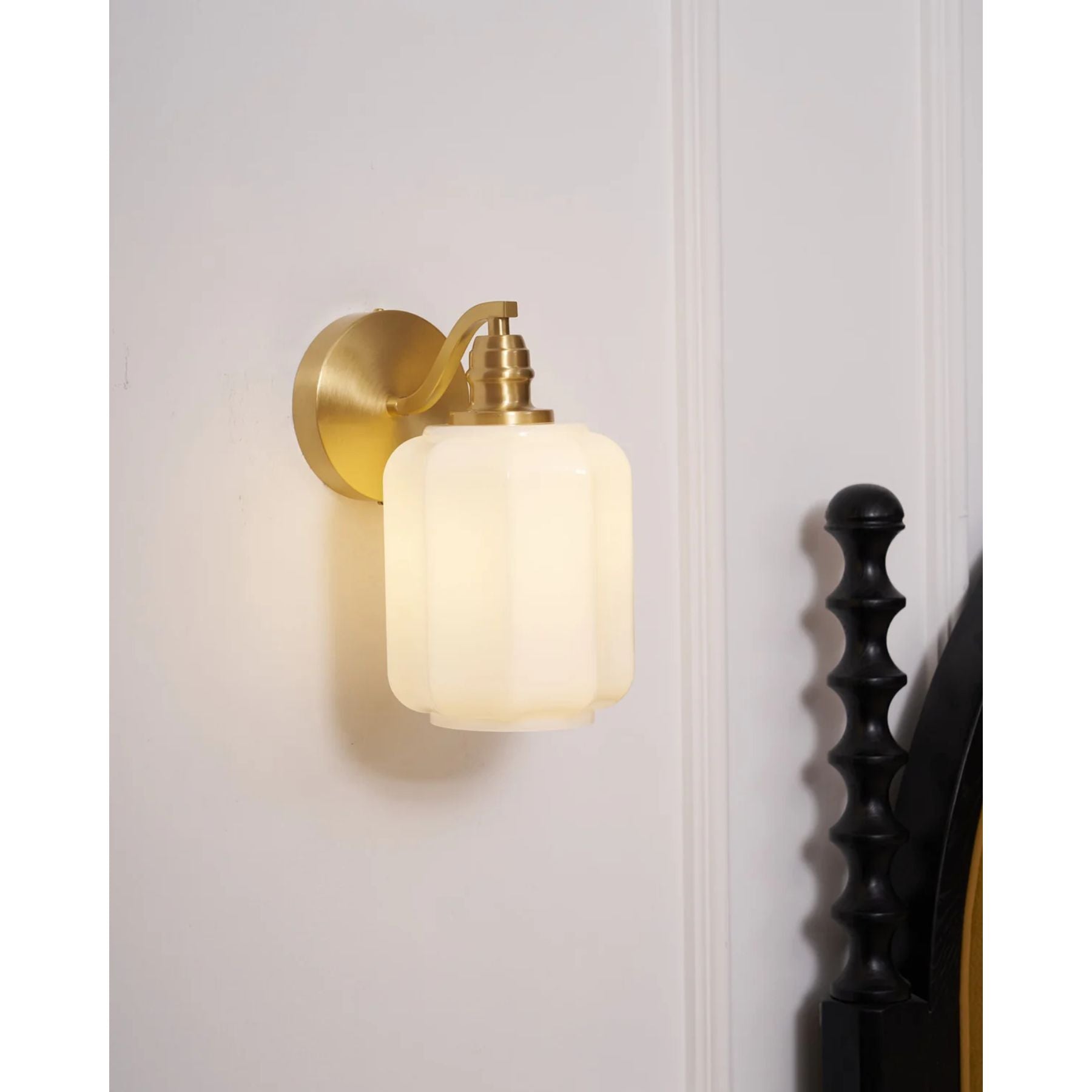 Henrus Wall Light