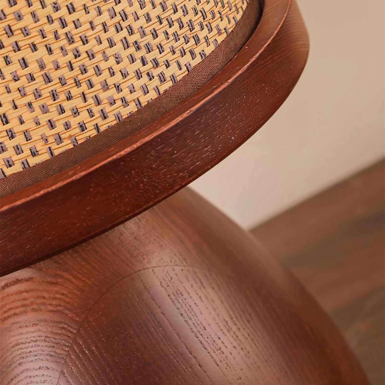 Rovasna Table Lamp