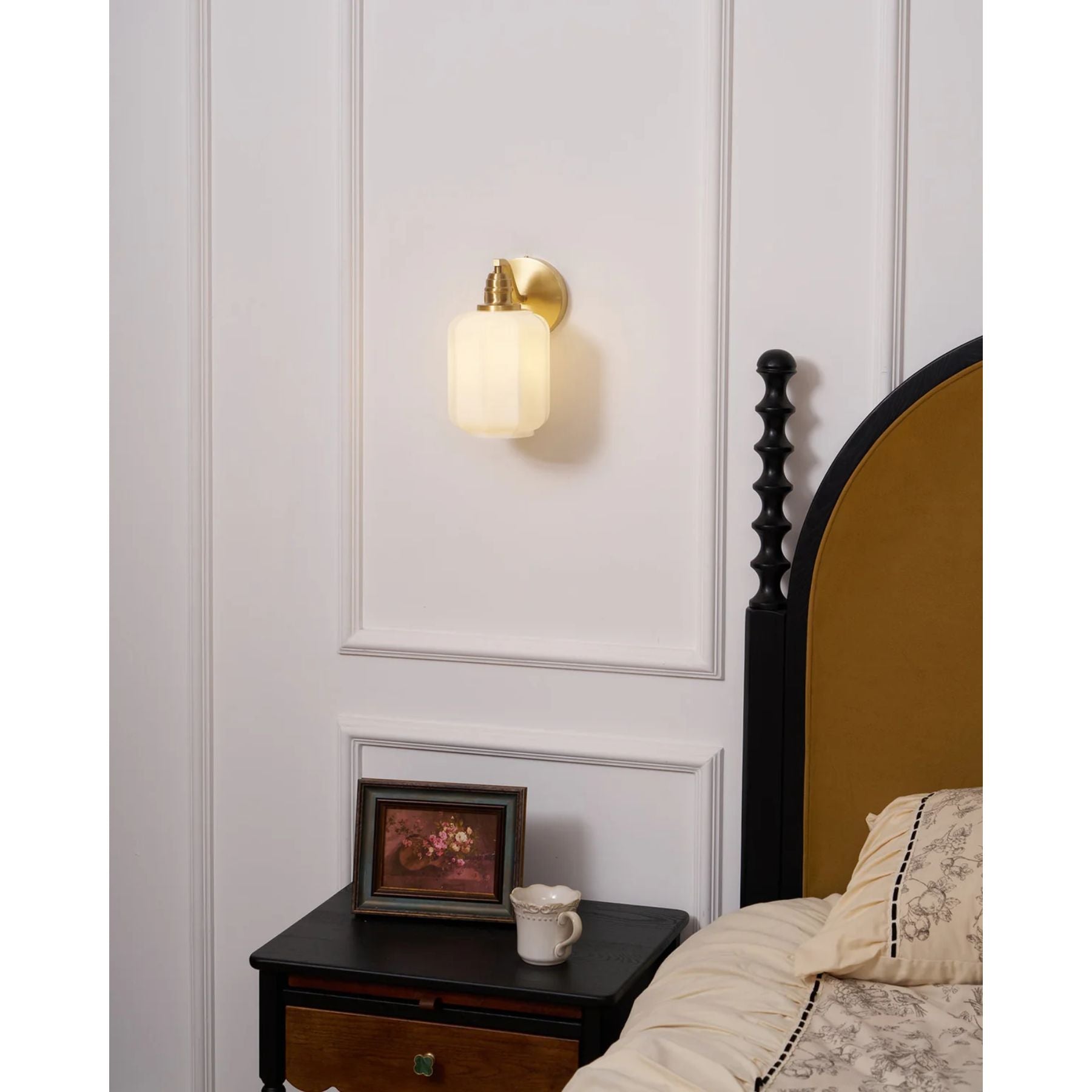 Henrus Wall Light