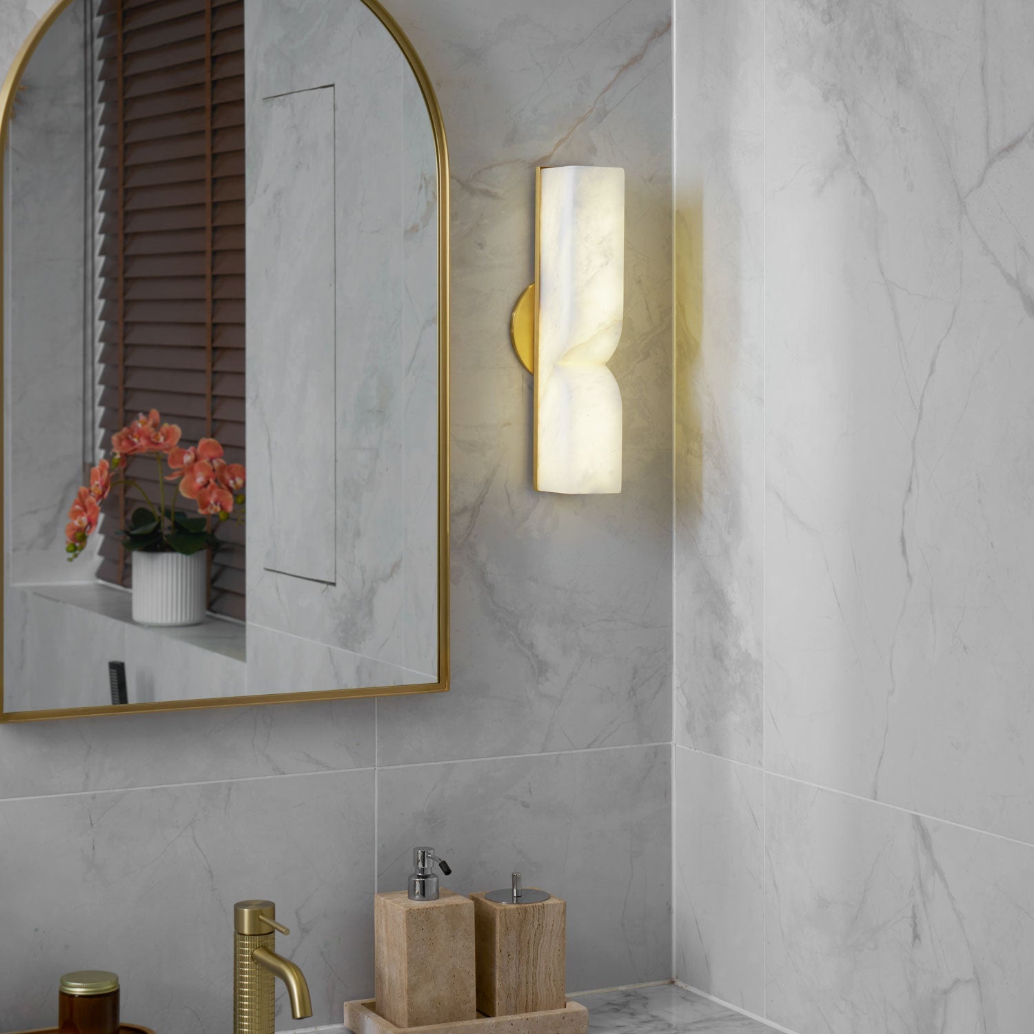 Haria Alabaster Wall Light