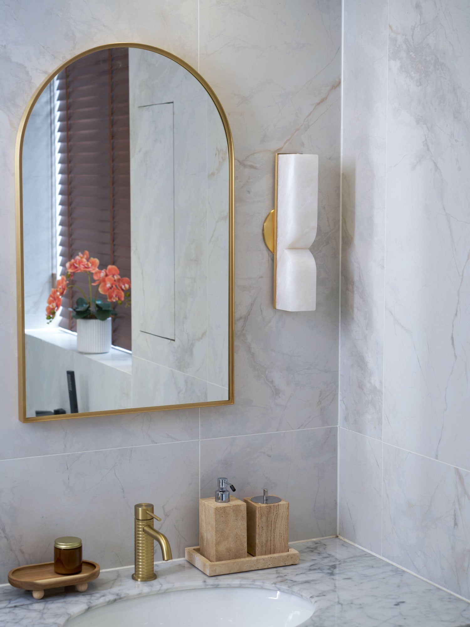 Haria Alabaster Wall Light