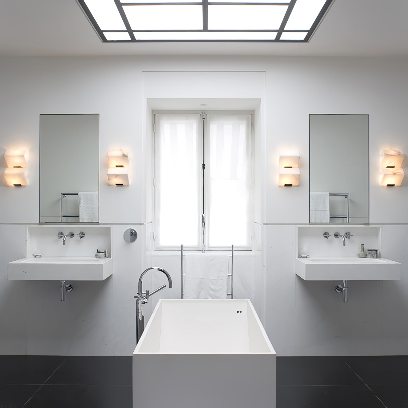 Salira Wall Light