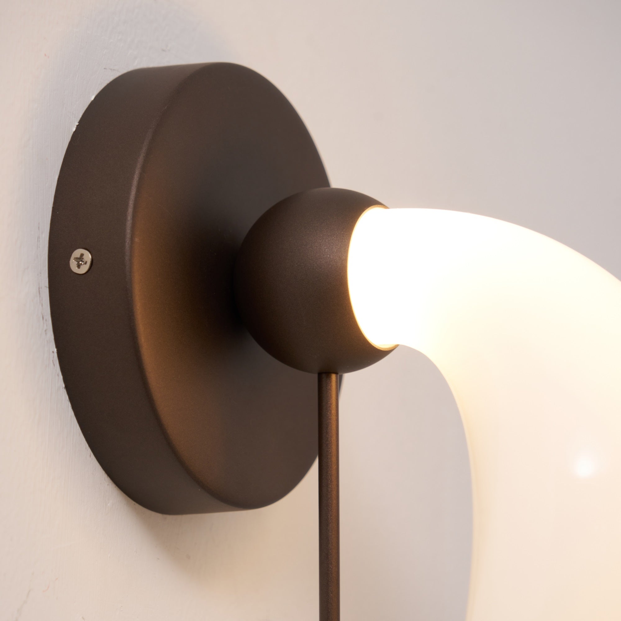 Relamis Wall Light
