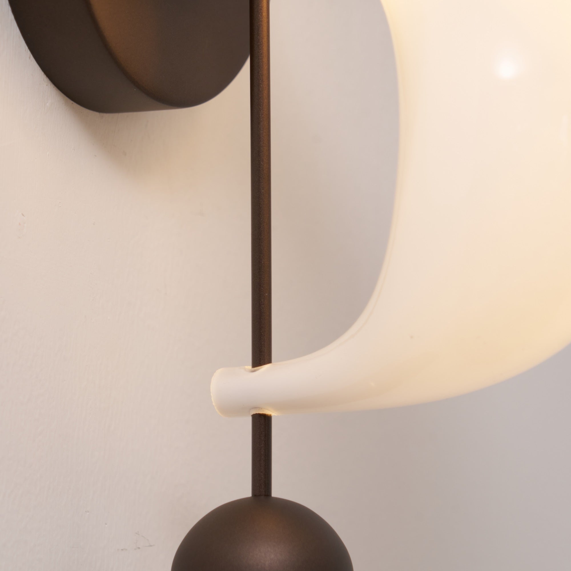 Relamis Wall Light
