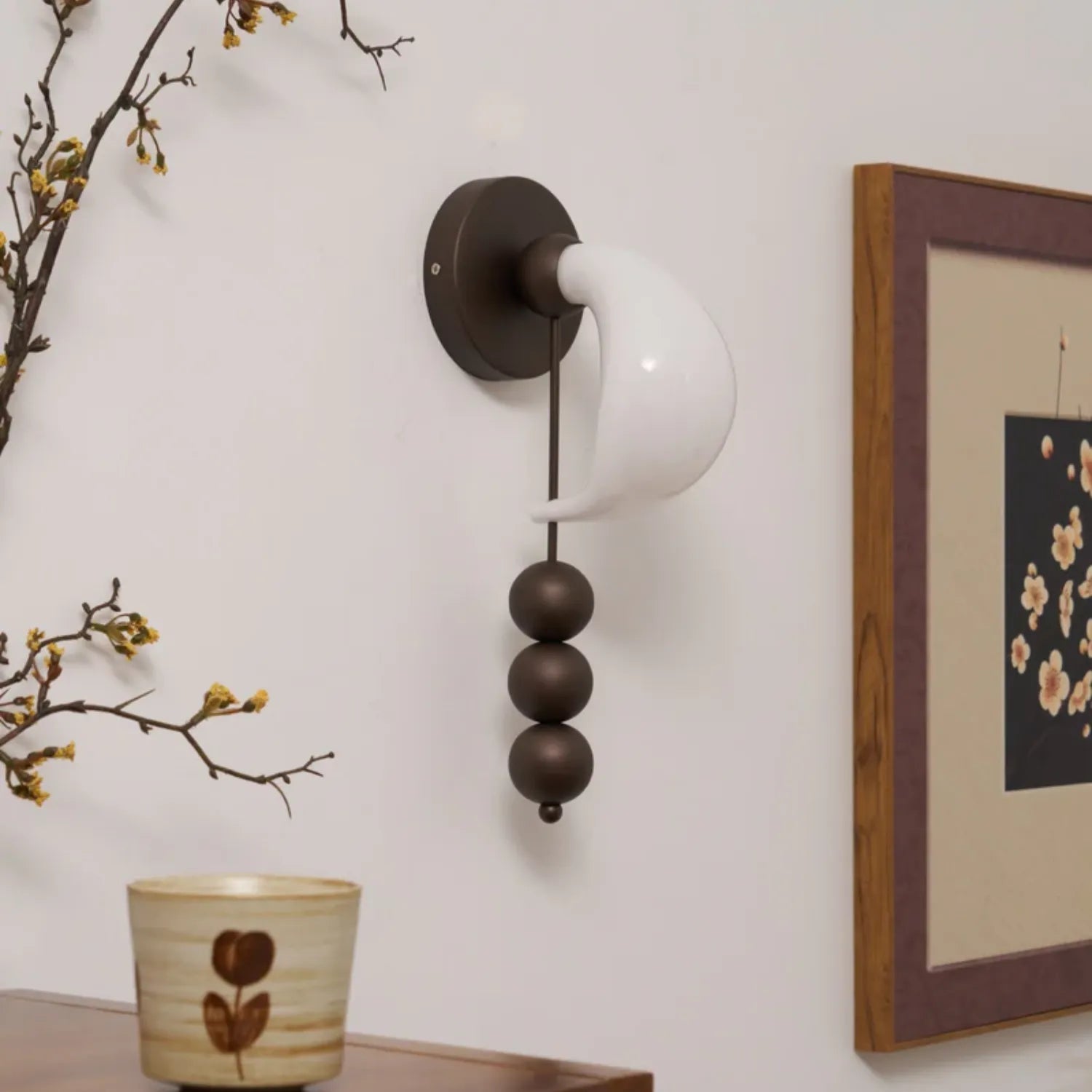 Relamis Wall Light
