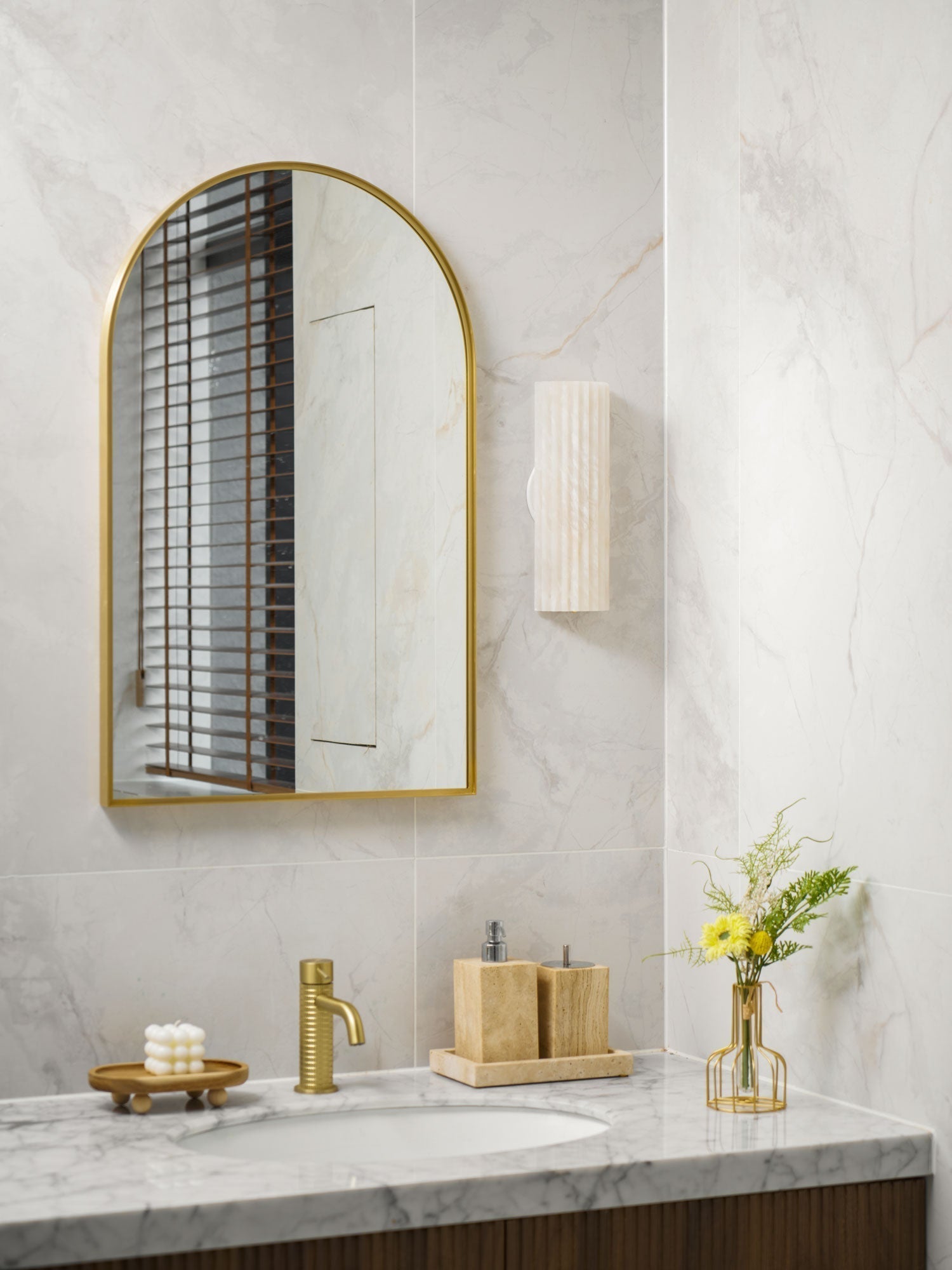 Quinon Wall Light