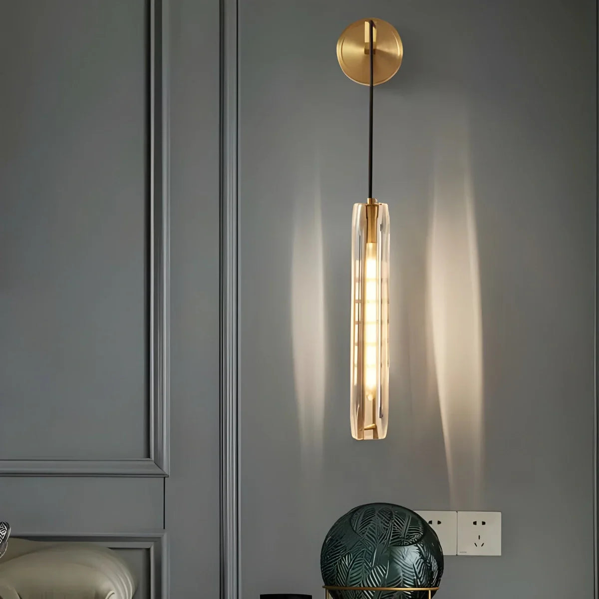 Noravi Wall Light