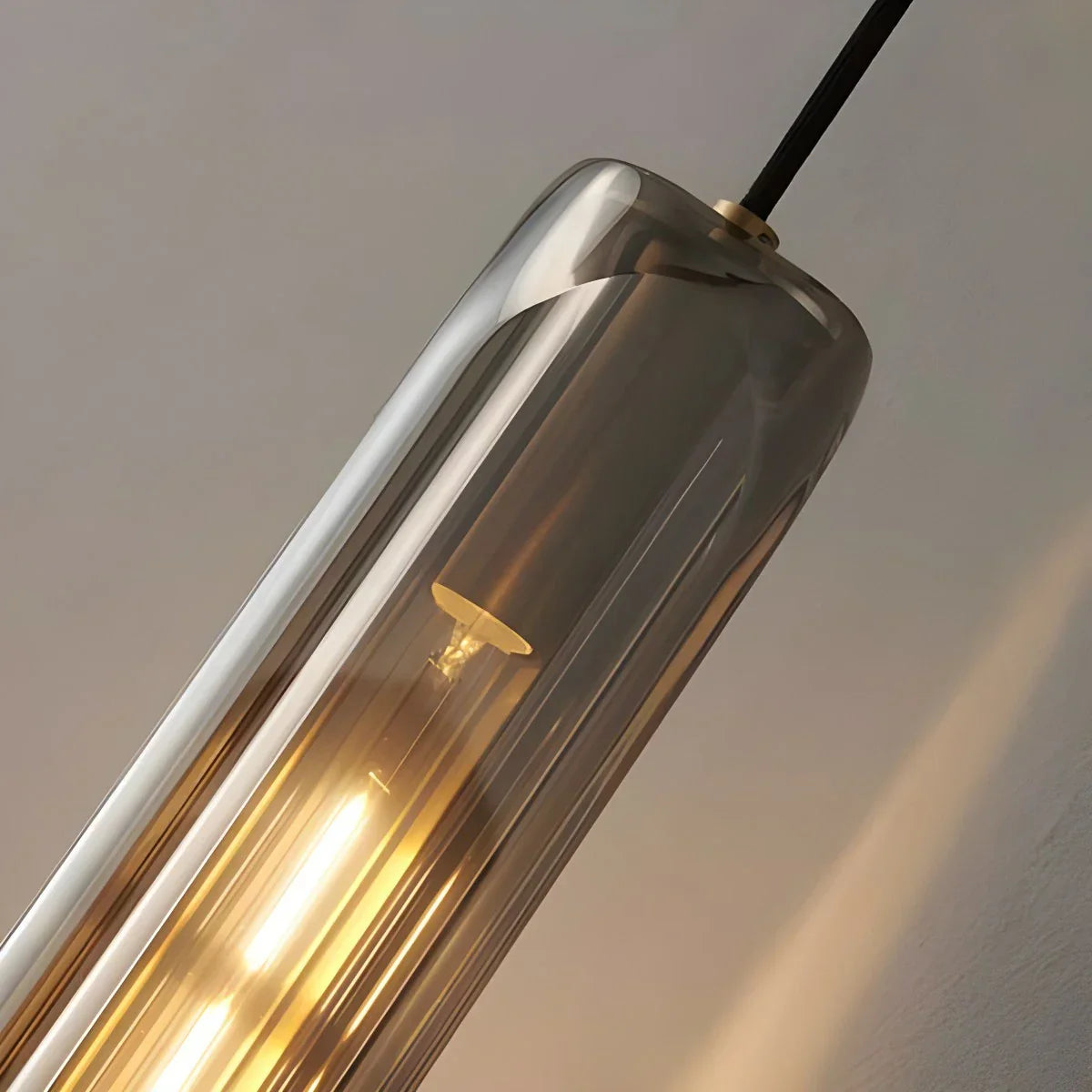 Noravi Wall Light