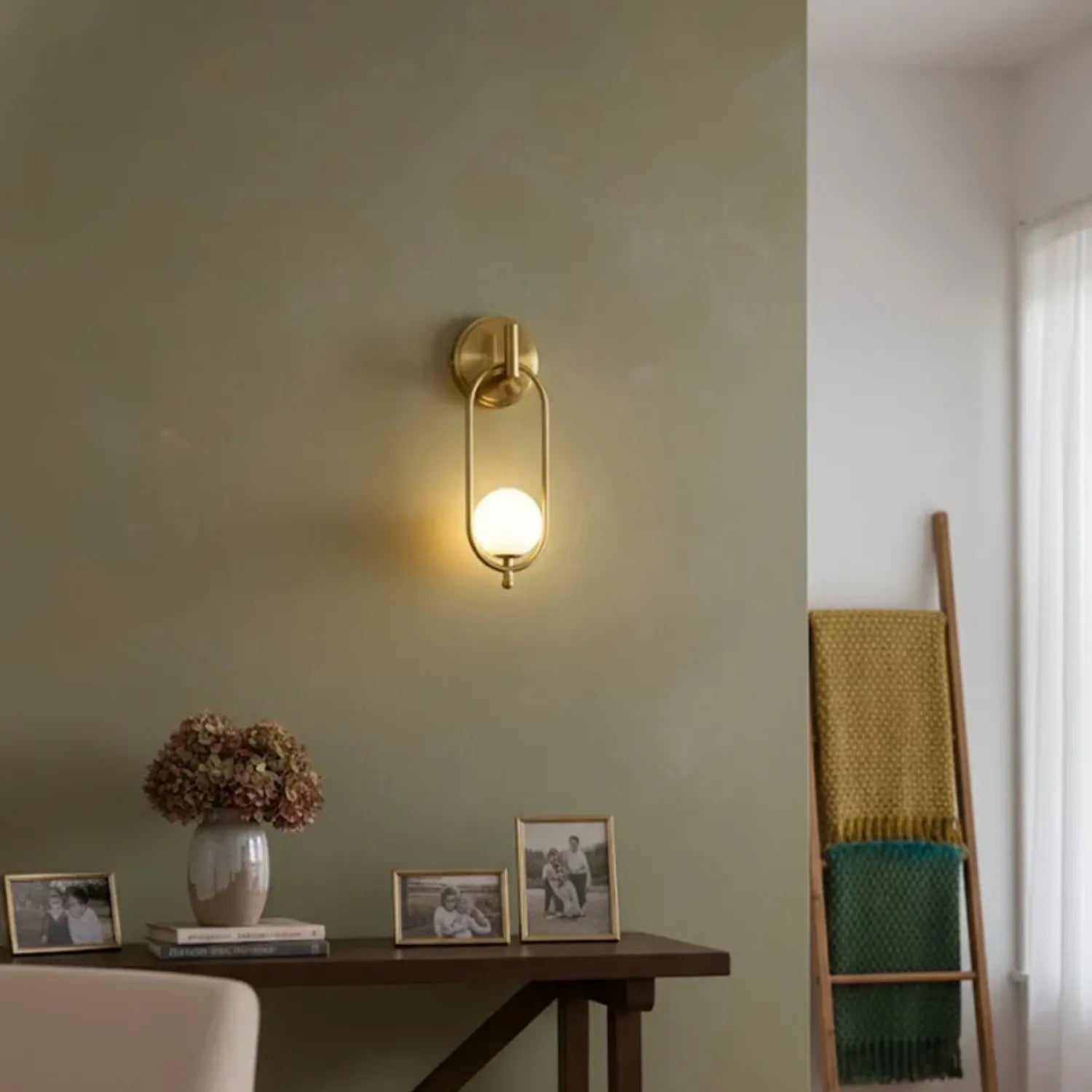 Orevva Wall Light