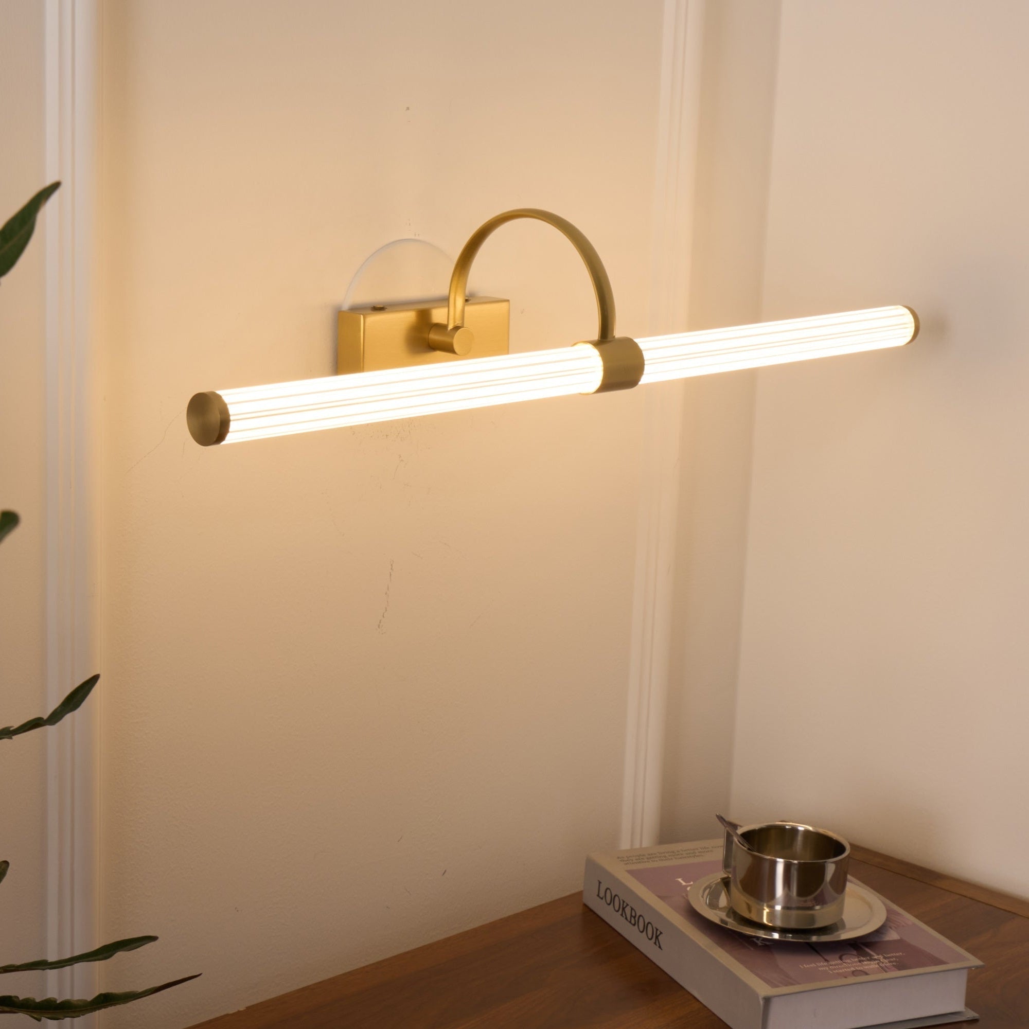 Feonis Wall Light