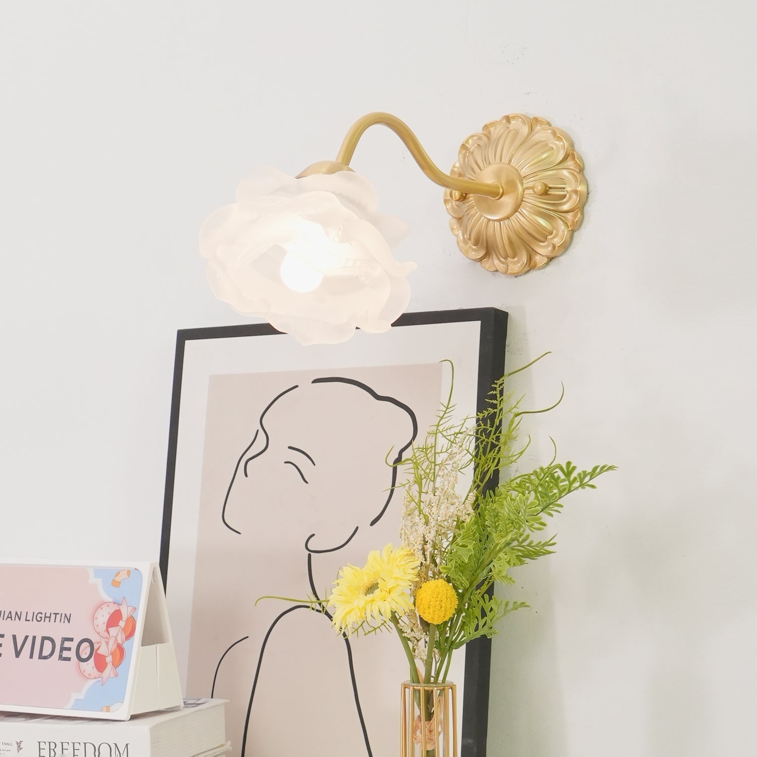 Lisaro Flower Wall Light