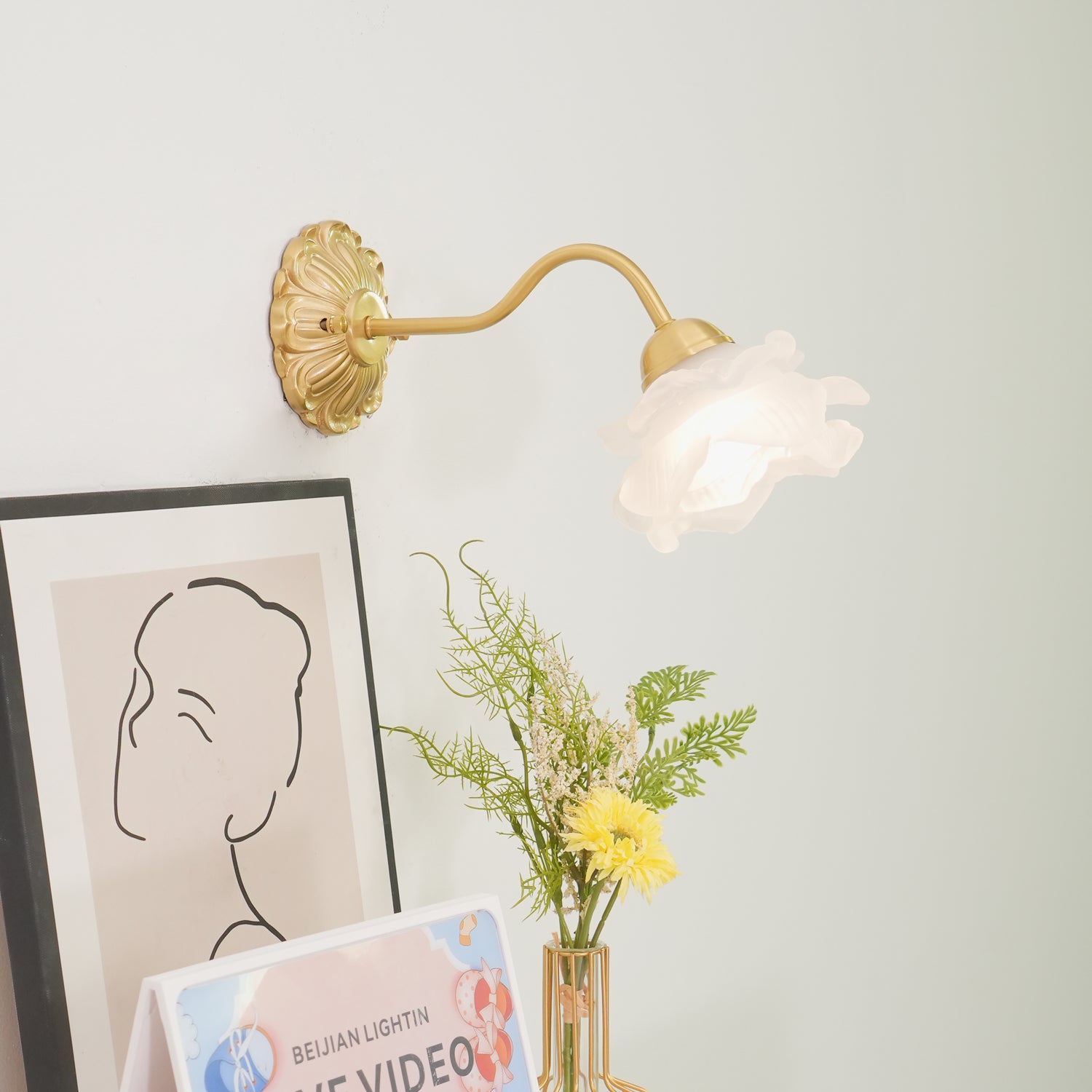 Lisaro Flower Wall Light