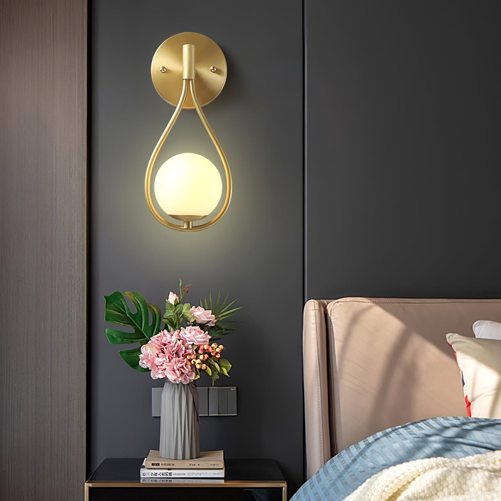 Zulvon Wall Light