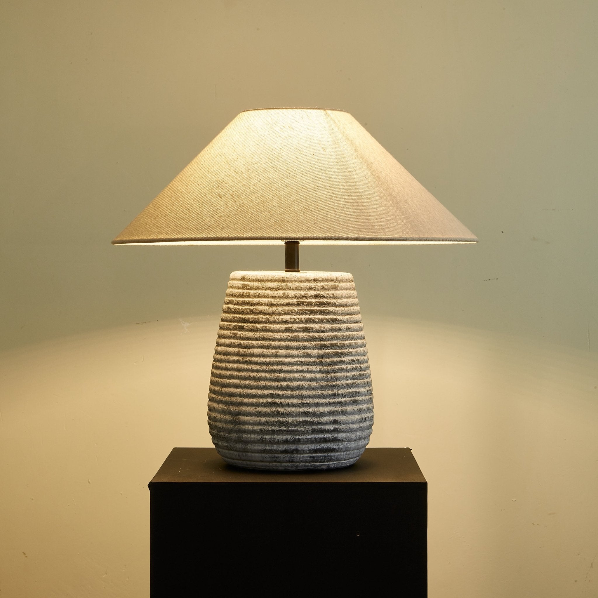 Conzon Ribbed Table Lamp
