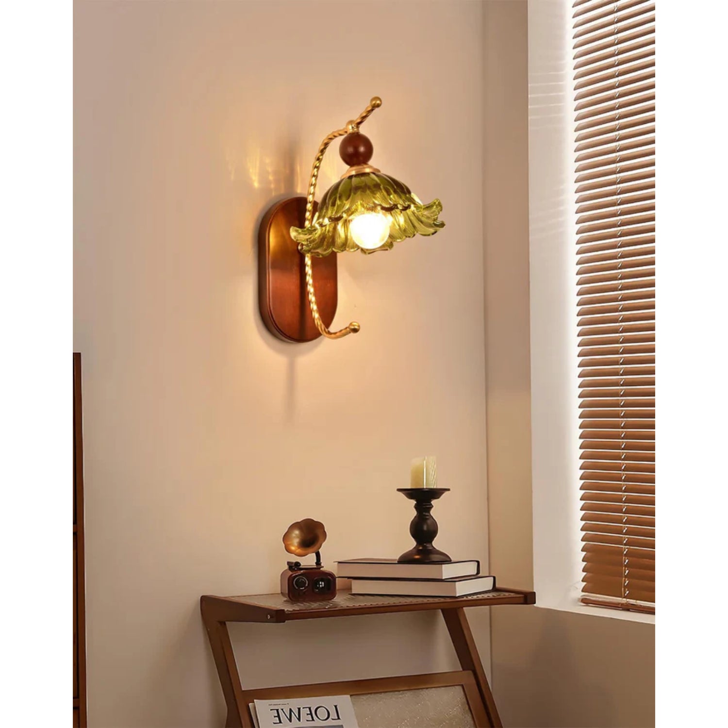 Vluro Arc Wall Light