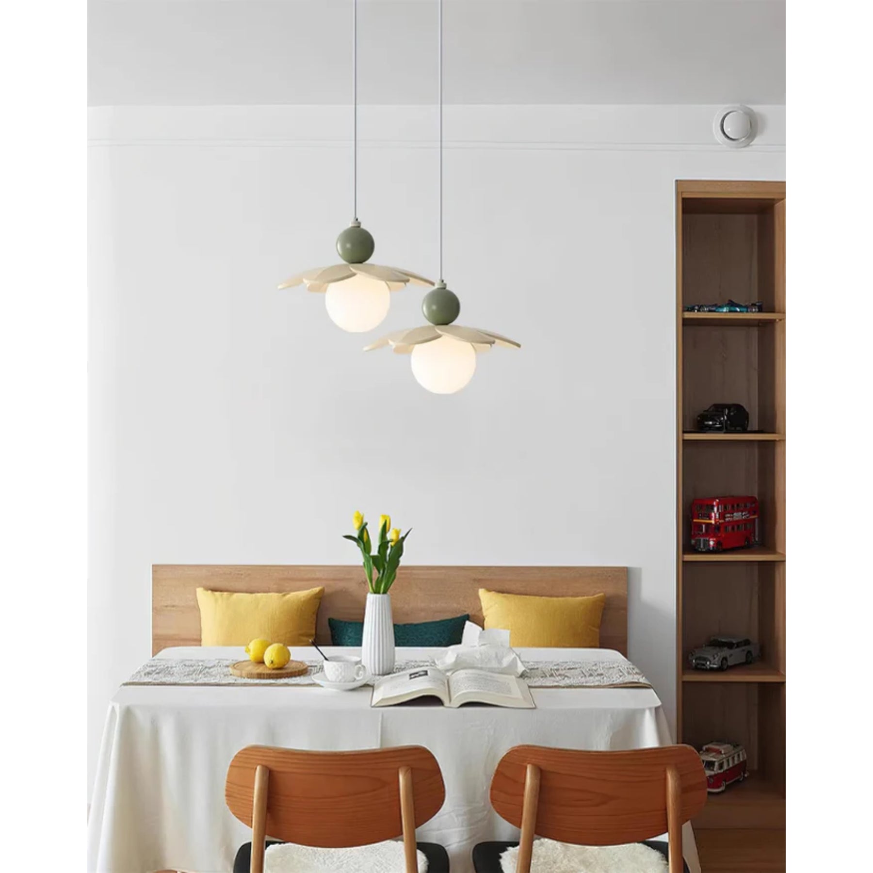 Svalon Flower Pendant Light
