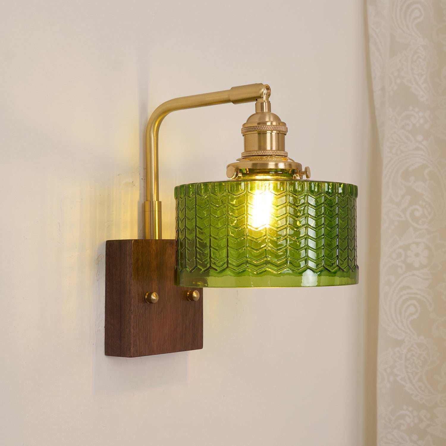 Quilivon Wall Light Model B