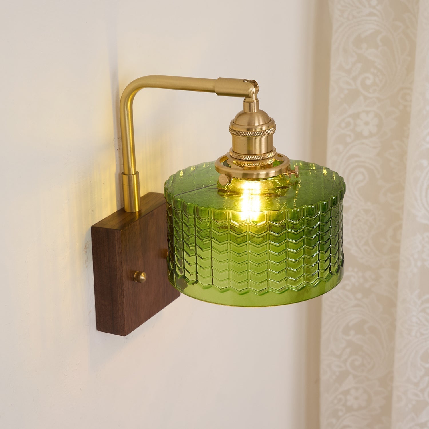 Quilivon Wall Light Model B