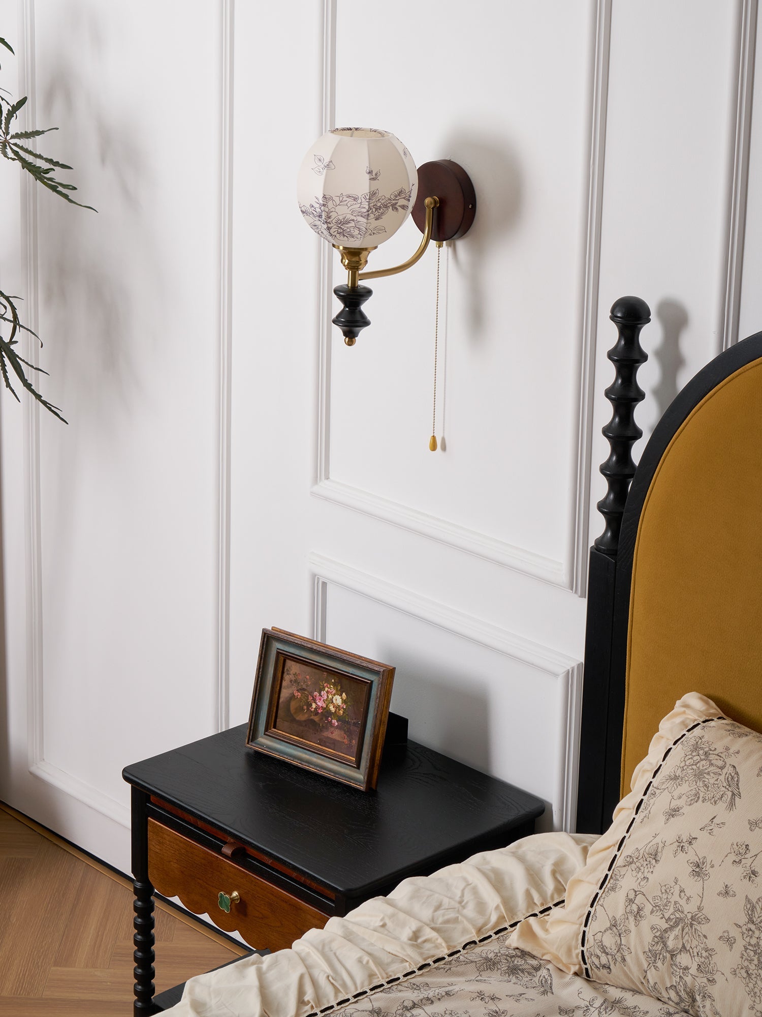 Theltonia Vintage Wall Light
