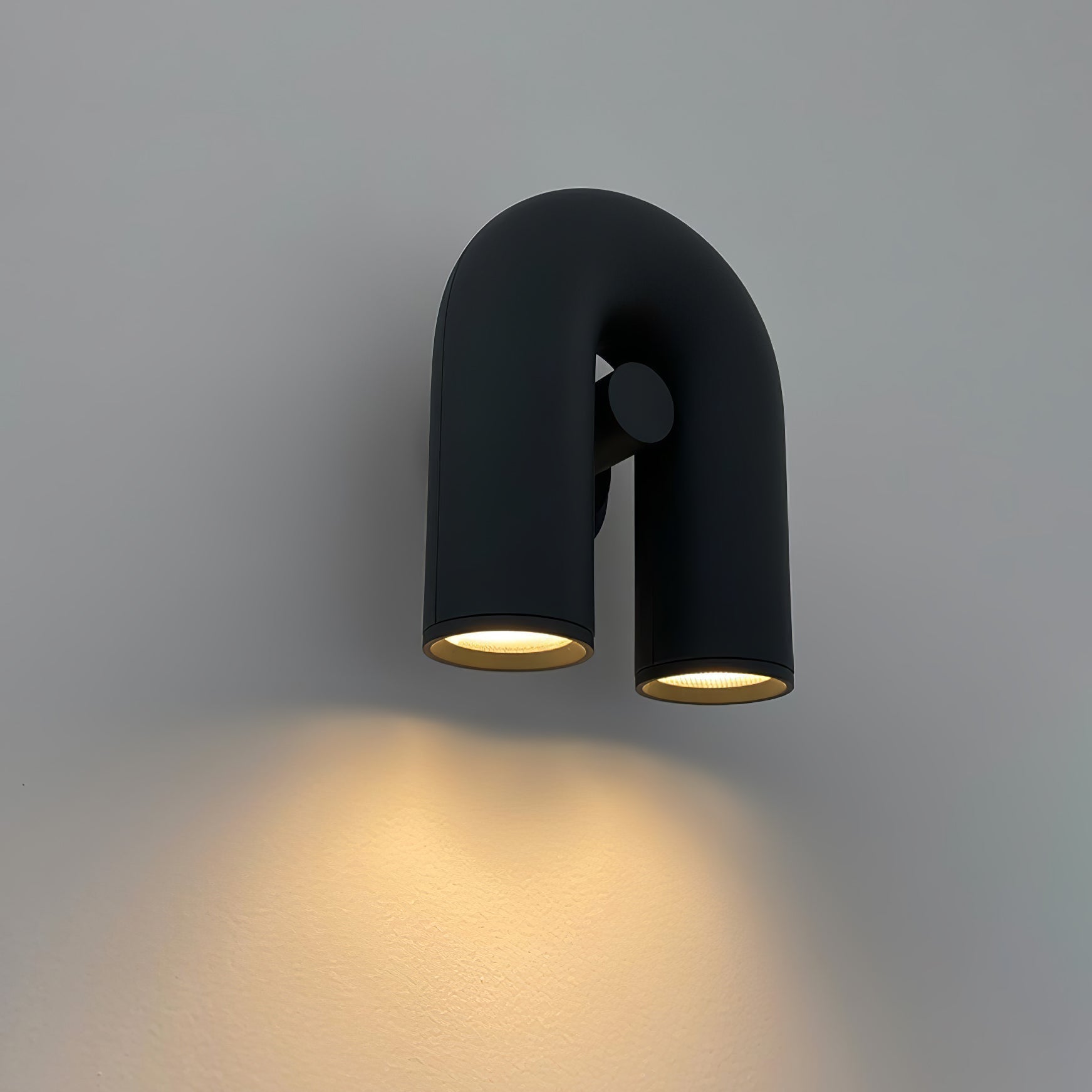 Kuben Wall Light