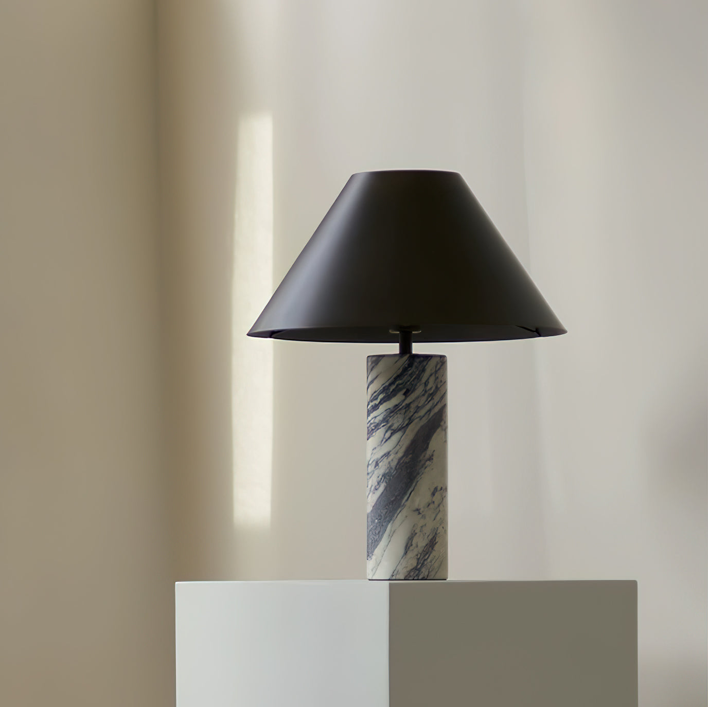 Jormicove Table Lamp