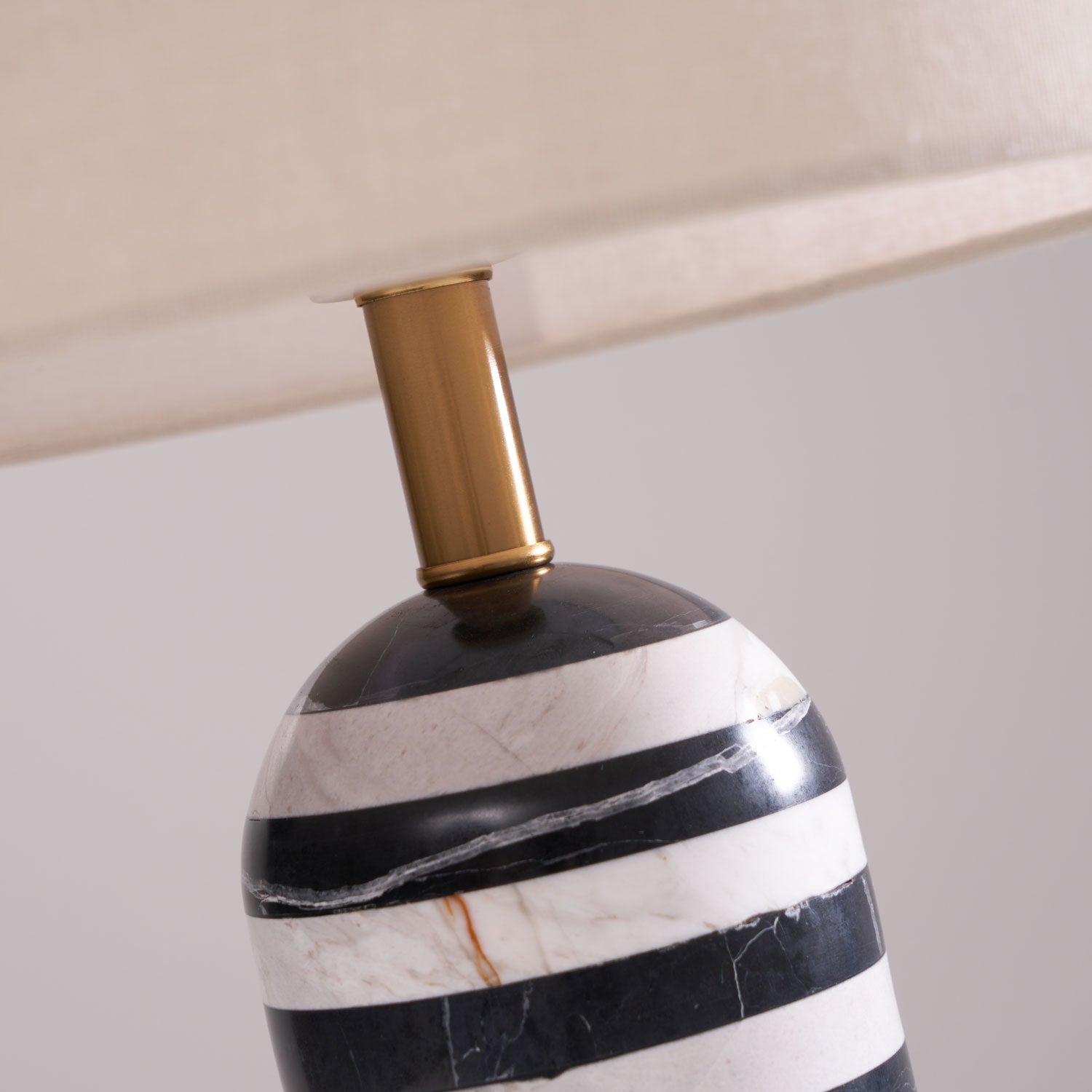 Sivelo Table Lamp