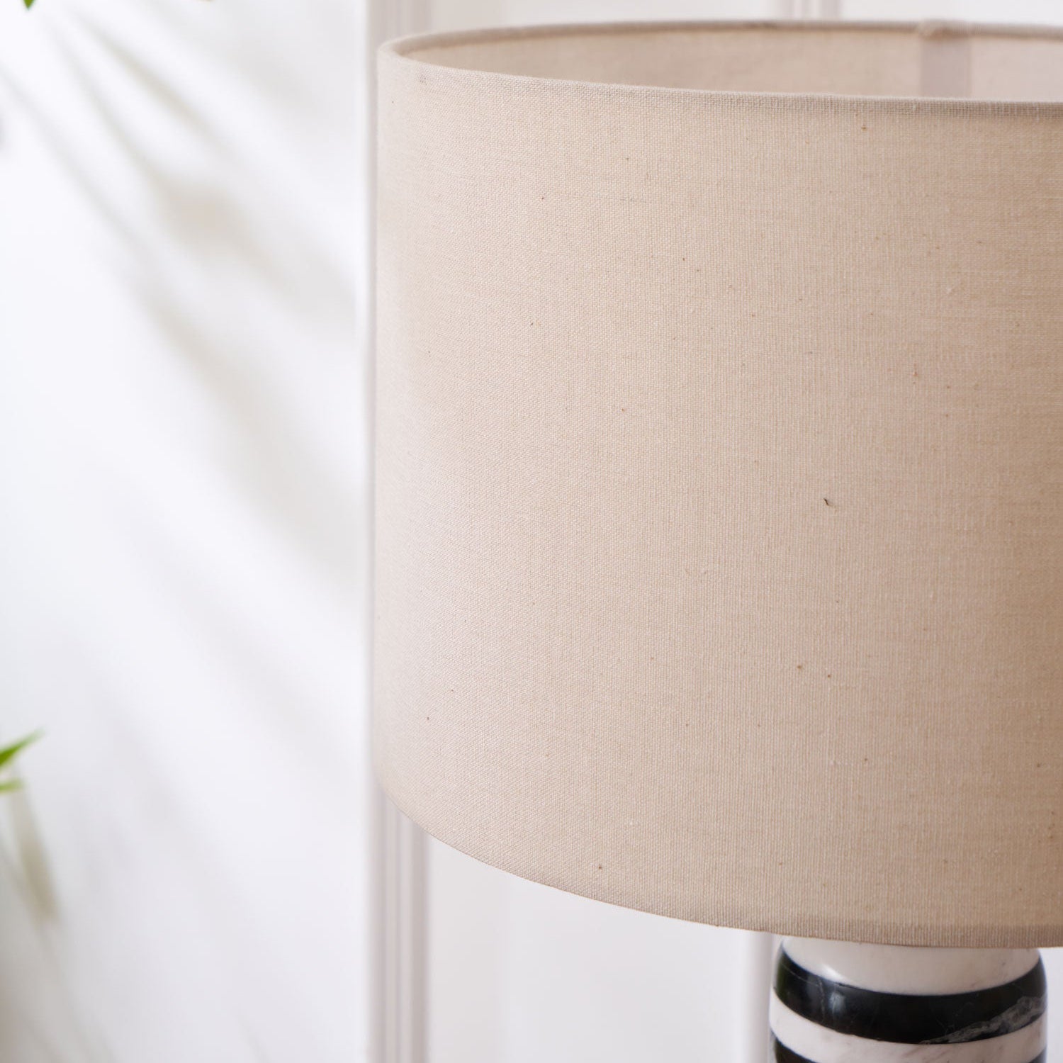 Sivelo Table Lamp