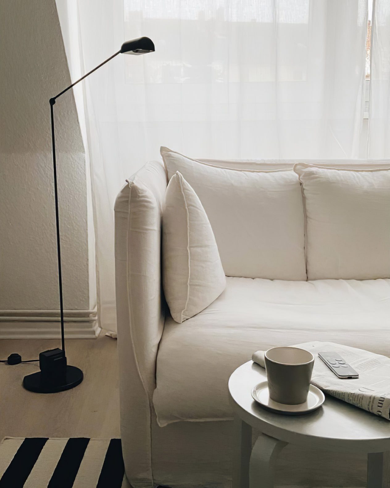 Reneyo Adjustable Floor Lamp