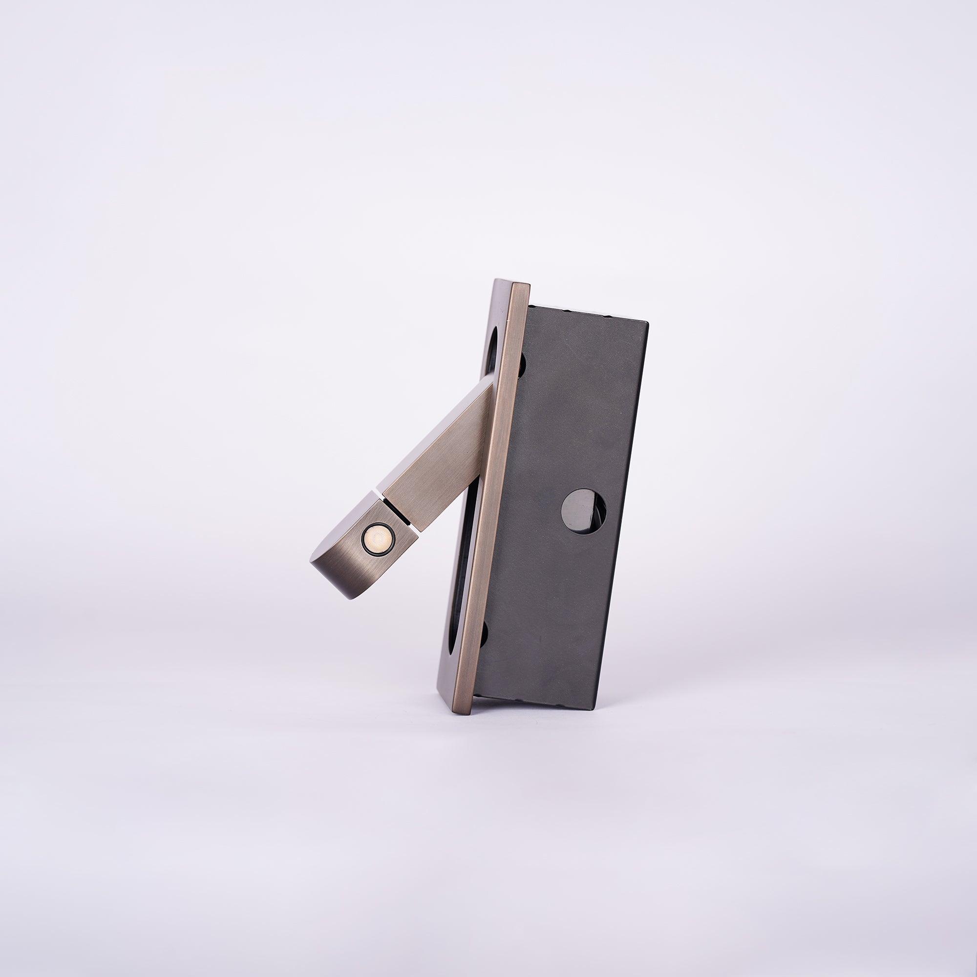 Lavlon Wall Light