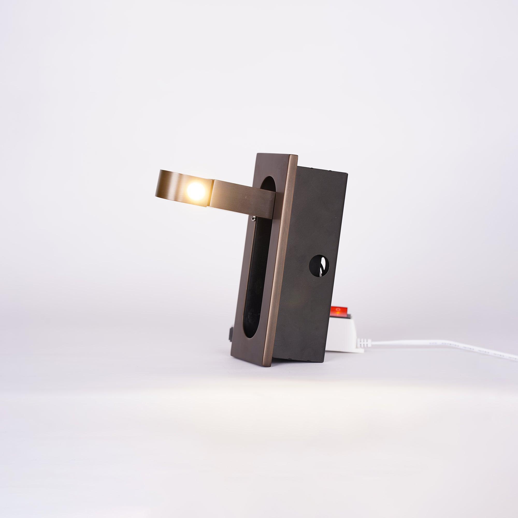 Lavlon Wall Light