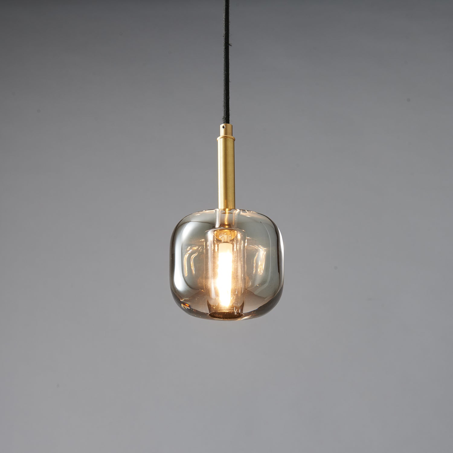 Lekopeza Pendant Light