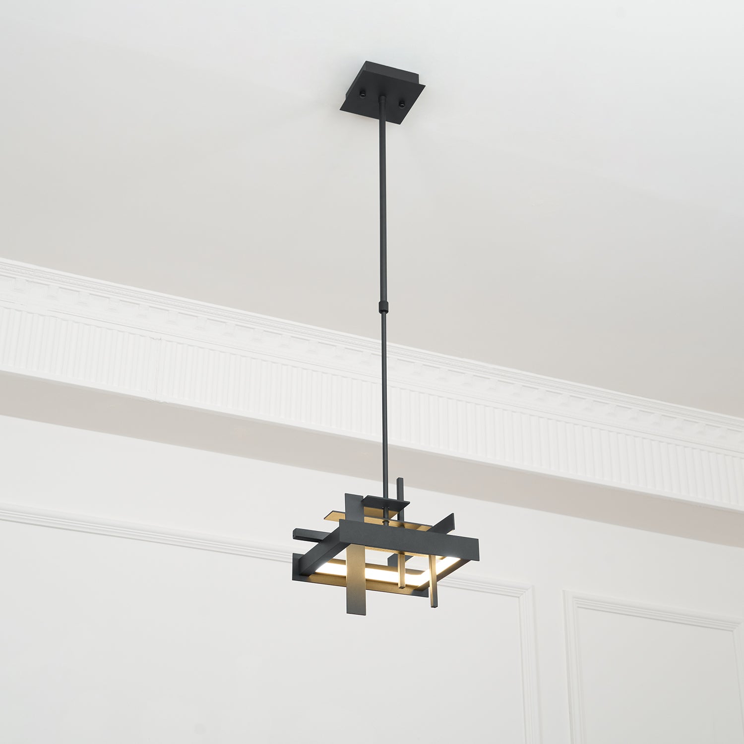 Eithinzo Pendant Light