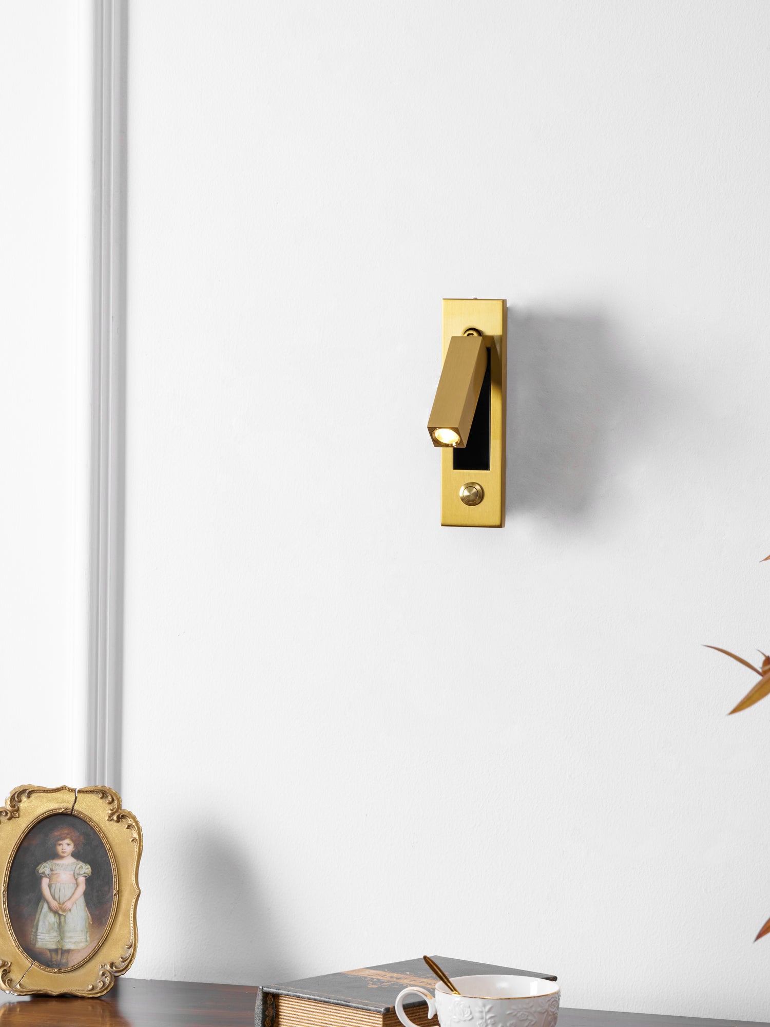 Cenvaburn Recessed Wall Light