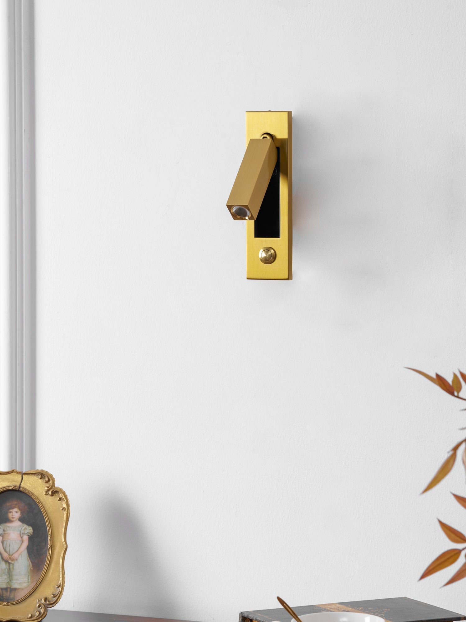Cenvaburn Recessed Wall Light