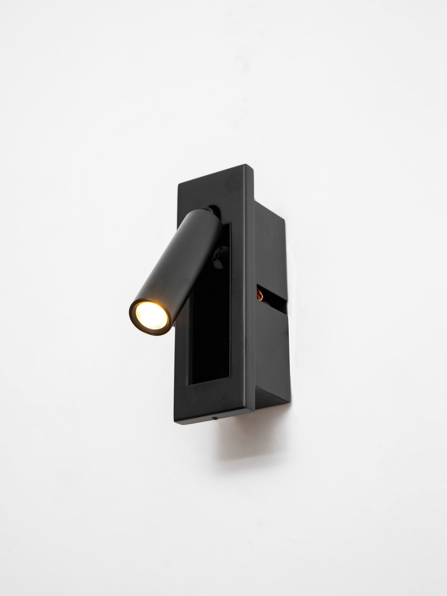 Cenvaburn Recessed Wall Light