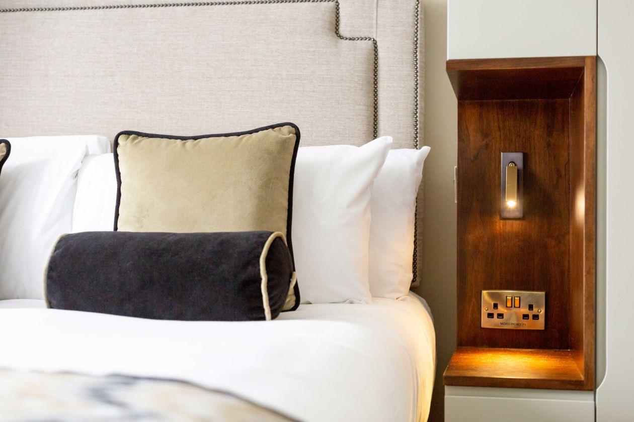 Cenvaburn Recessed Wall Light