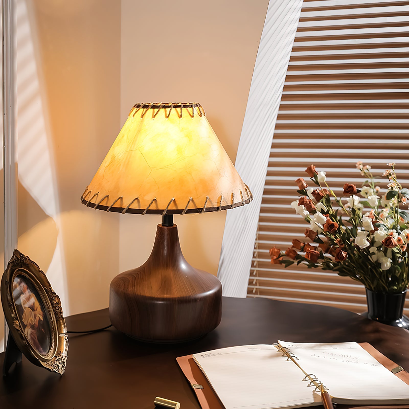 Enloeza Table Lamp