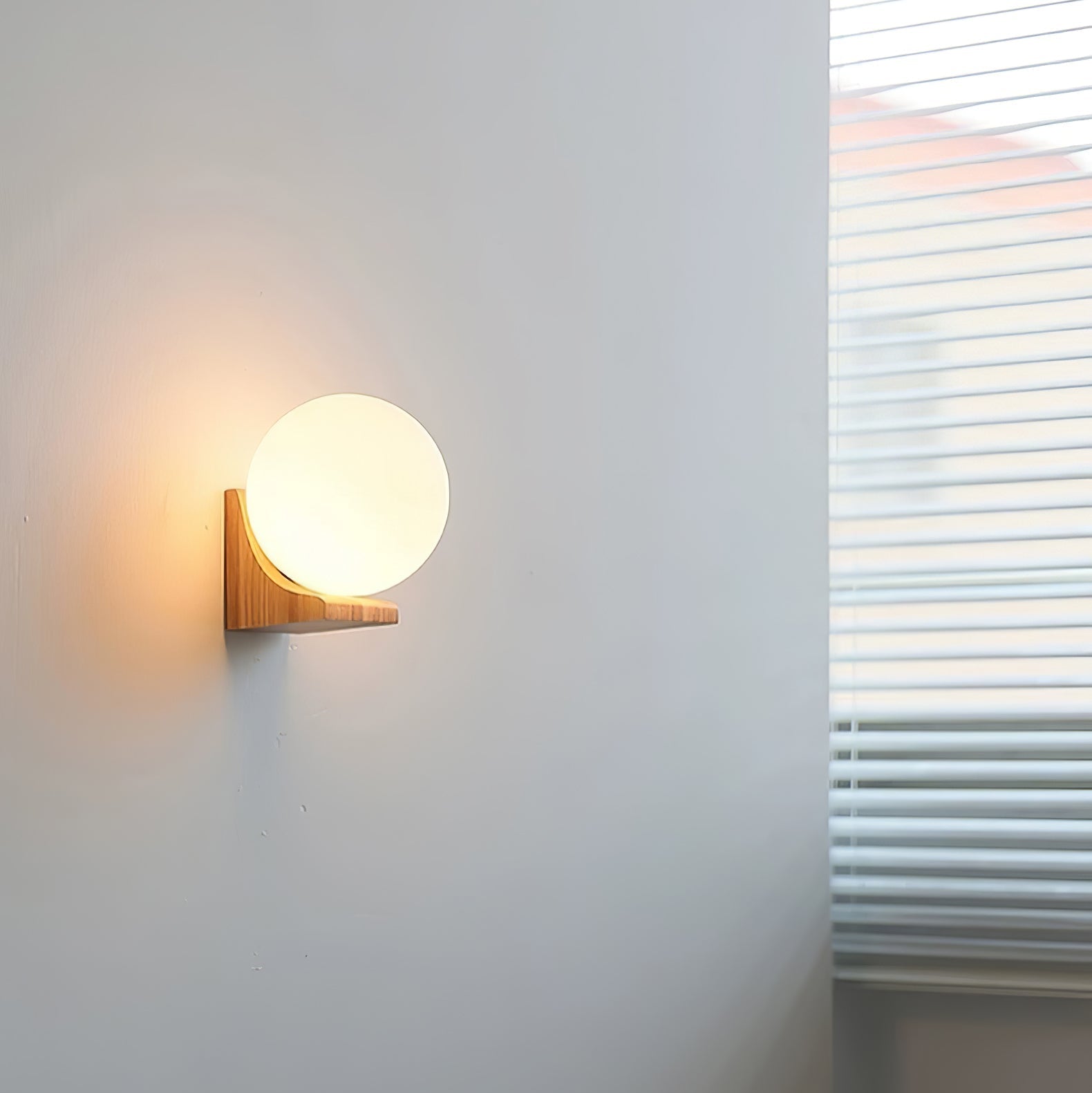 Lyso Orb Wall Light