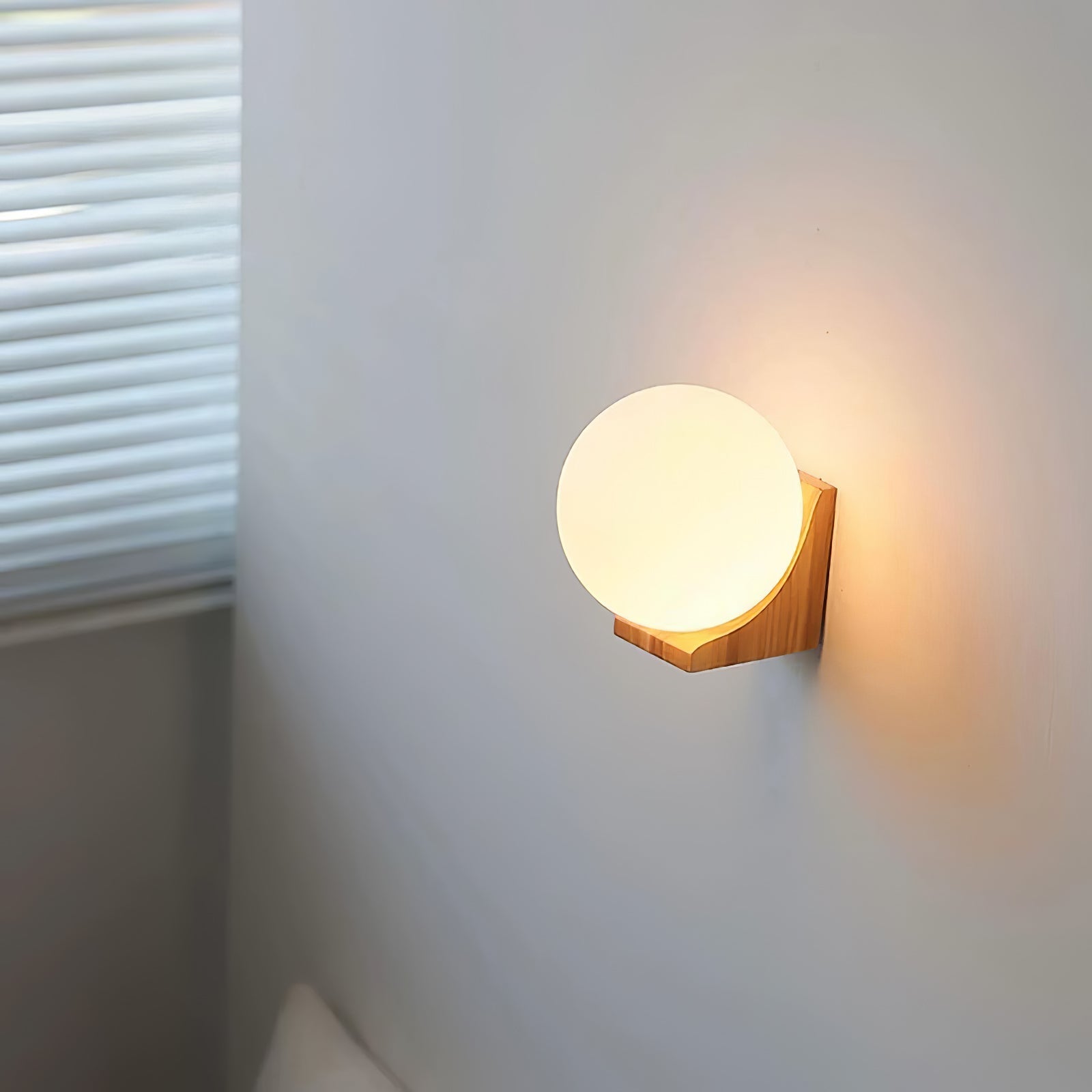 Lyso Orb Wall Light