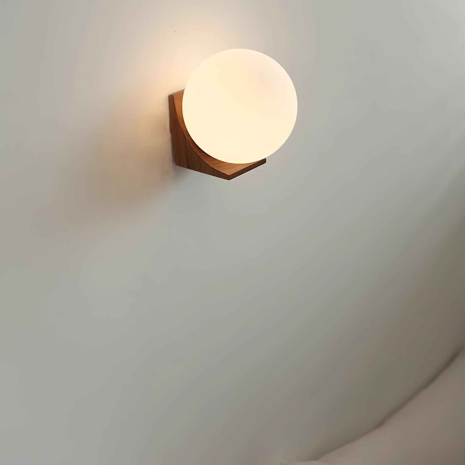 Lyso Orb Wall Light